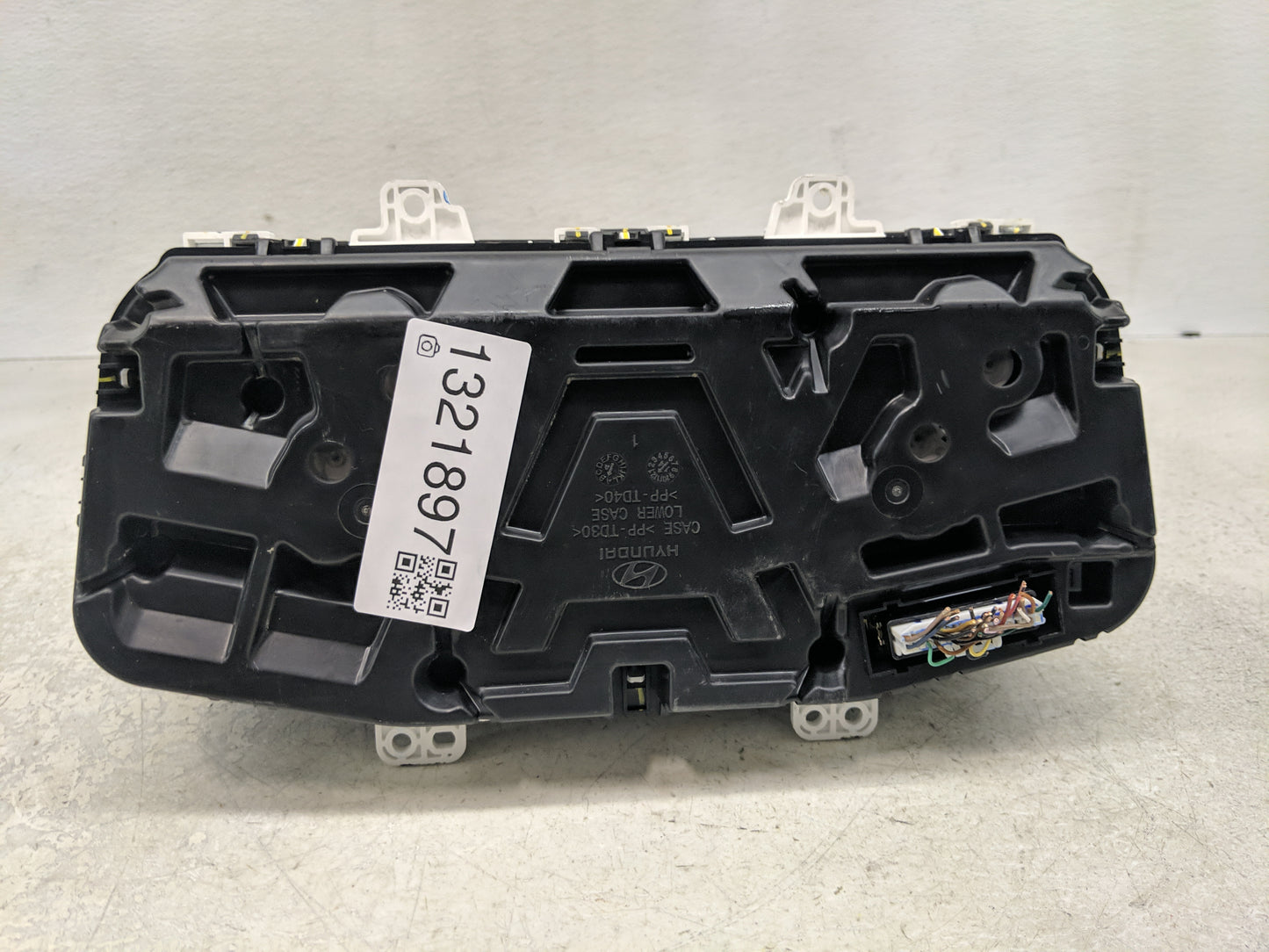 2015-2017 Hyundai Sonata Instrument Cluster Speedometer Gauges P/N:94001C2000 Fits Fits 2015 2016 2017 OEM Used Auto Parts -