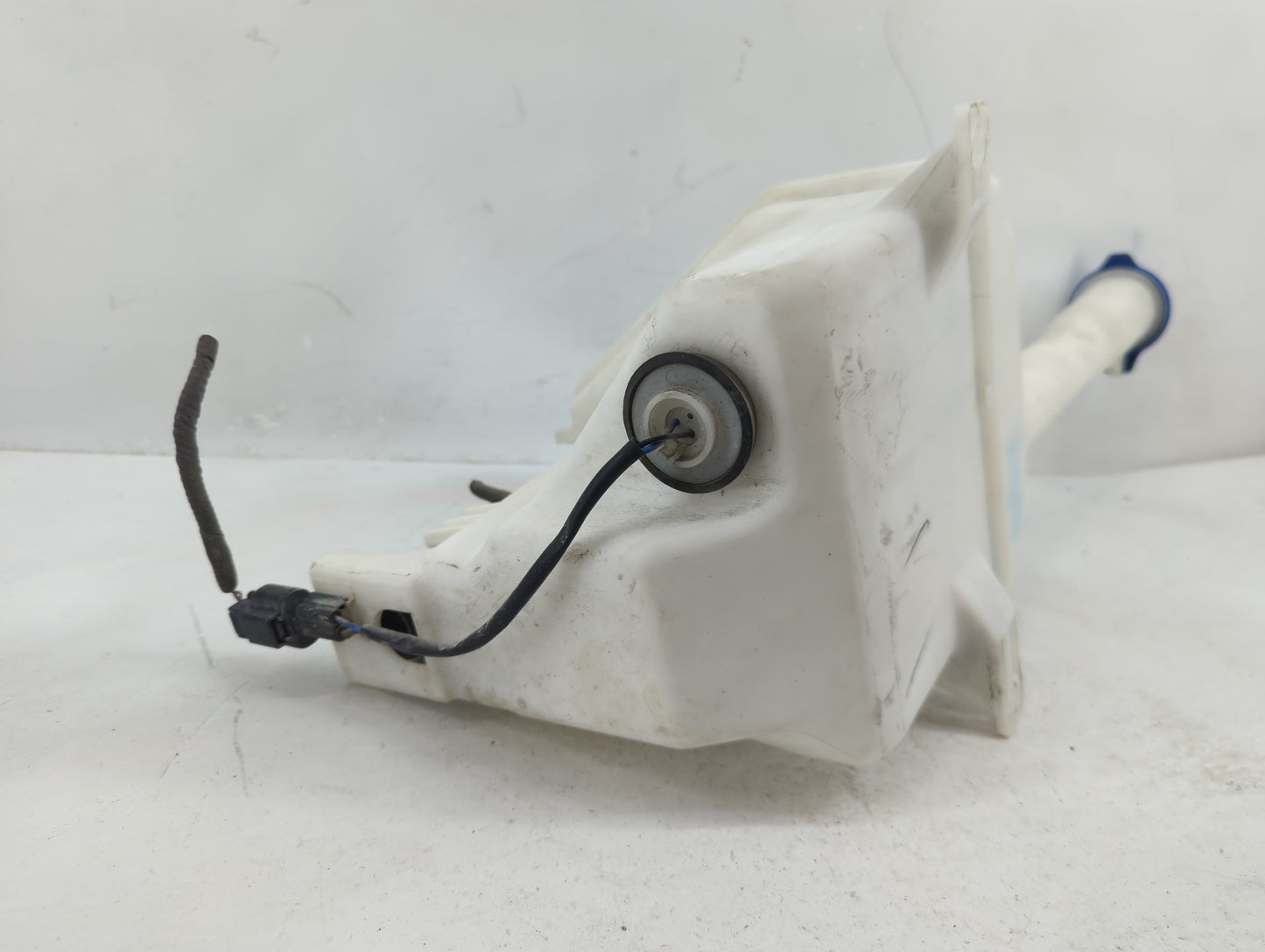 2015-2019 Hyundai Sonata Windshield Washer Fluid Reservoir Bottle Oem - Oemusedautoparts1.com