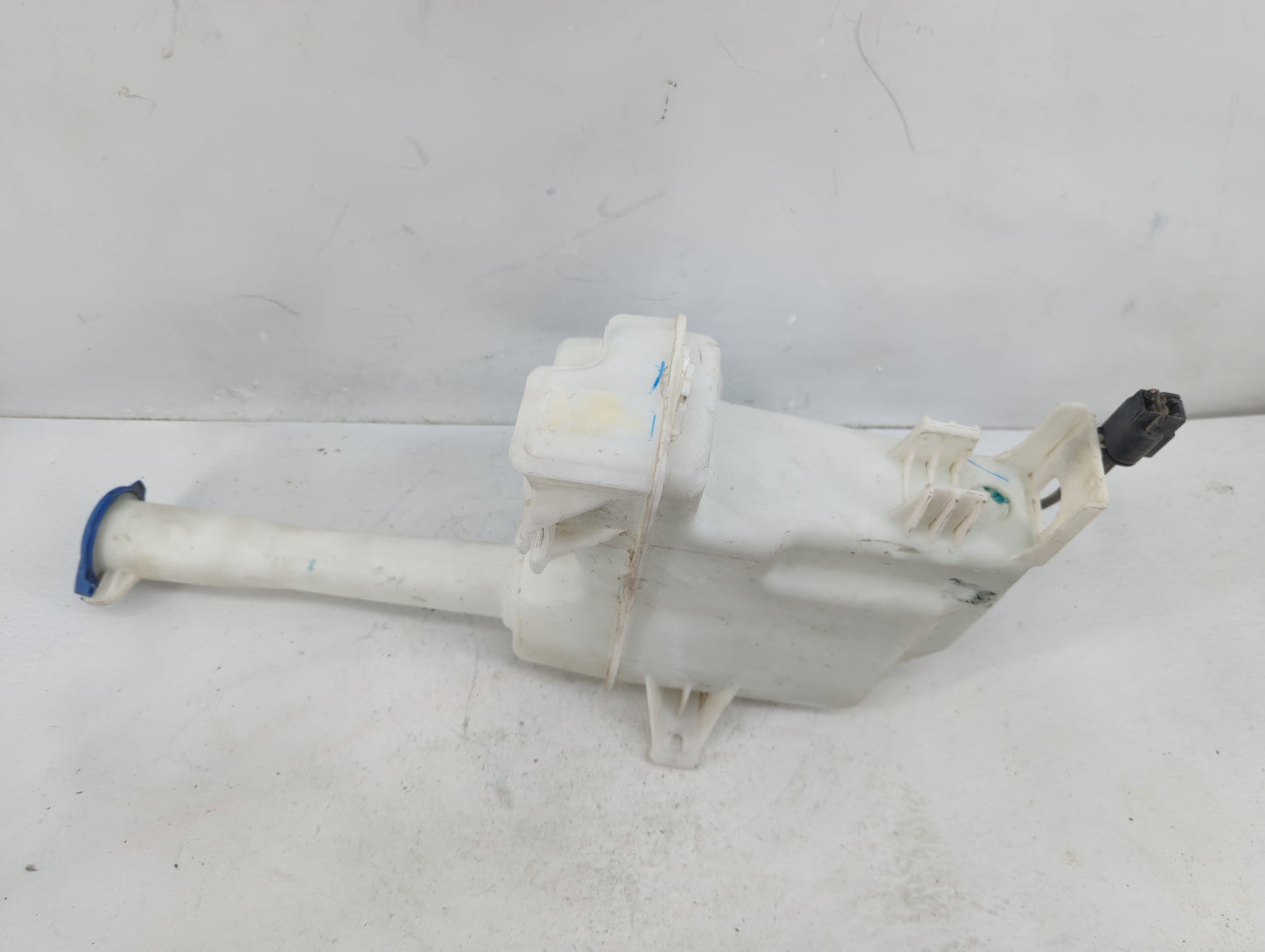 2015-2019 Hyundai Sonata Windshield Washer Fluid Reservoir Bottle Oem - Oemusedautoparts1.com
