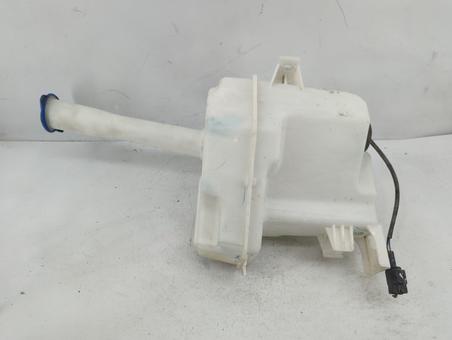 2015-2019 Hyundai Sonata Windshield Washer Fluid Reservoir Bottle Oem - Oemusedautoparts1.com