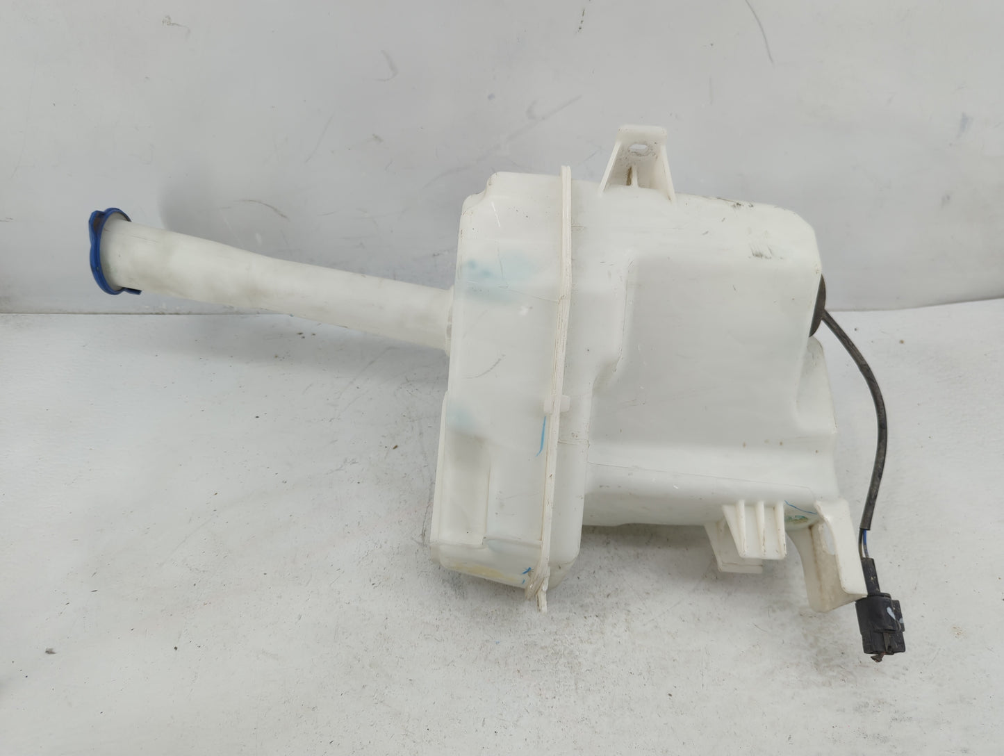 2015-2019 Hyundai Sonata Windshield Washer Fluid Reservoir Bottle Oem - Oemusedautoparts1.com