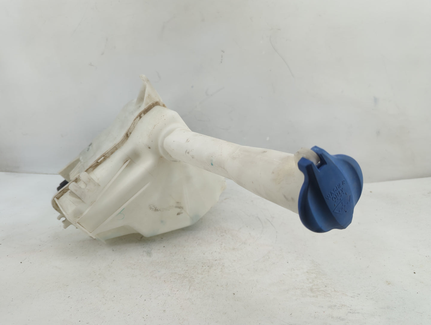 2015-2019 Hyundai Sonata Windshield Washer Fluid Reservoir Bottle Oem - Oemusedautoparts1.com