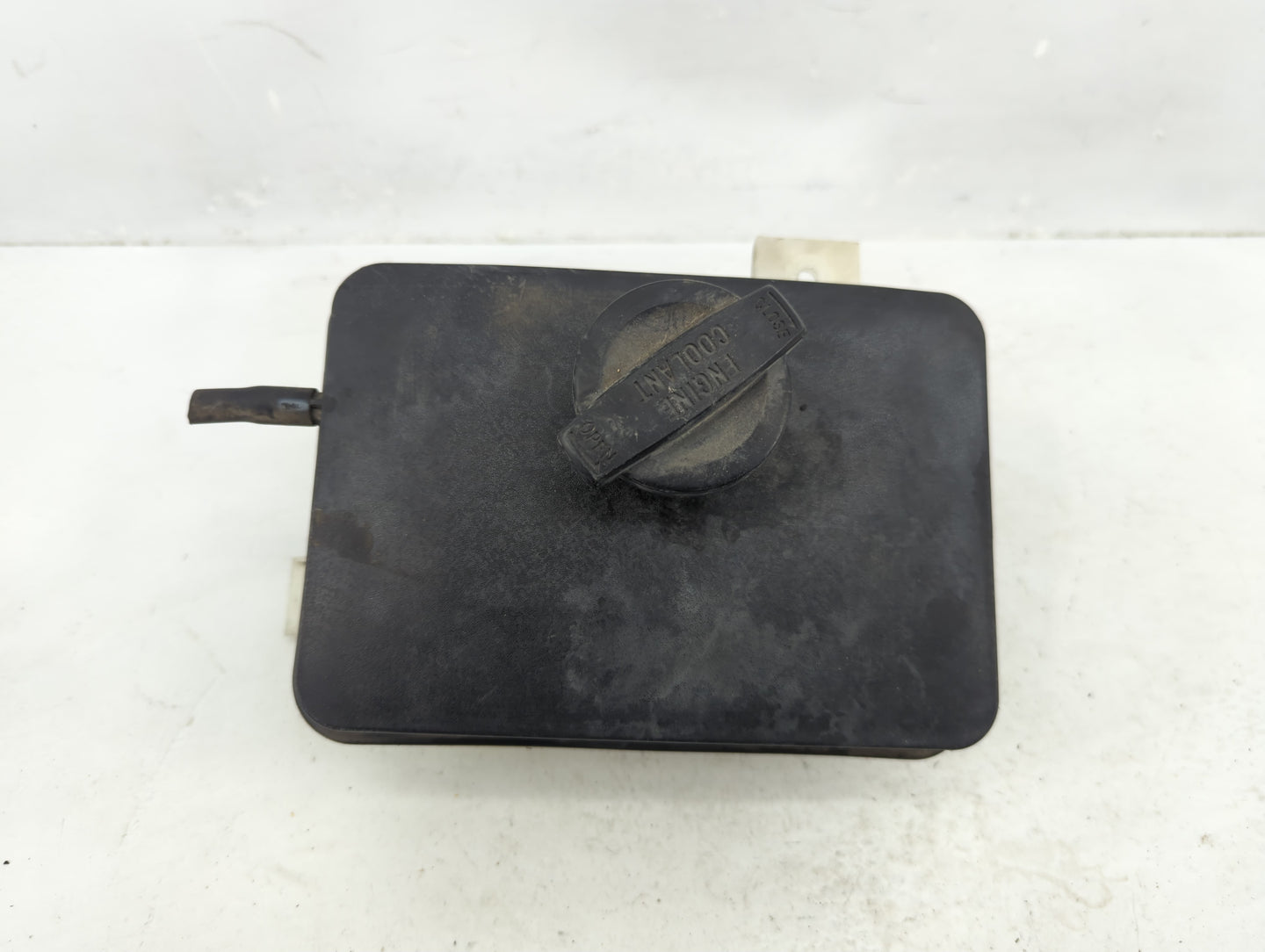 2015-2019 Hyundai Sonata Radiator Coolant Overflow Expansion Tank Bottle 1369169 - Oemusedautoparts1.com