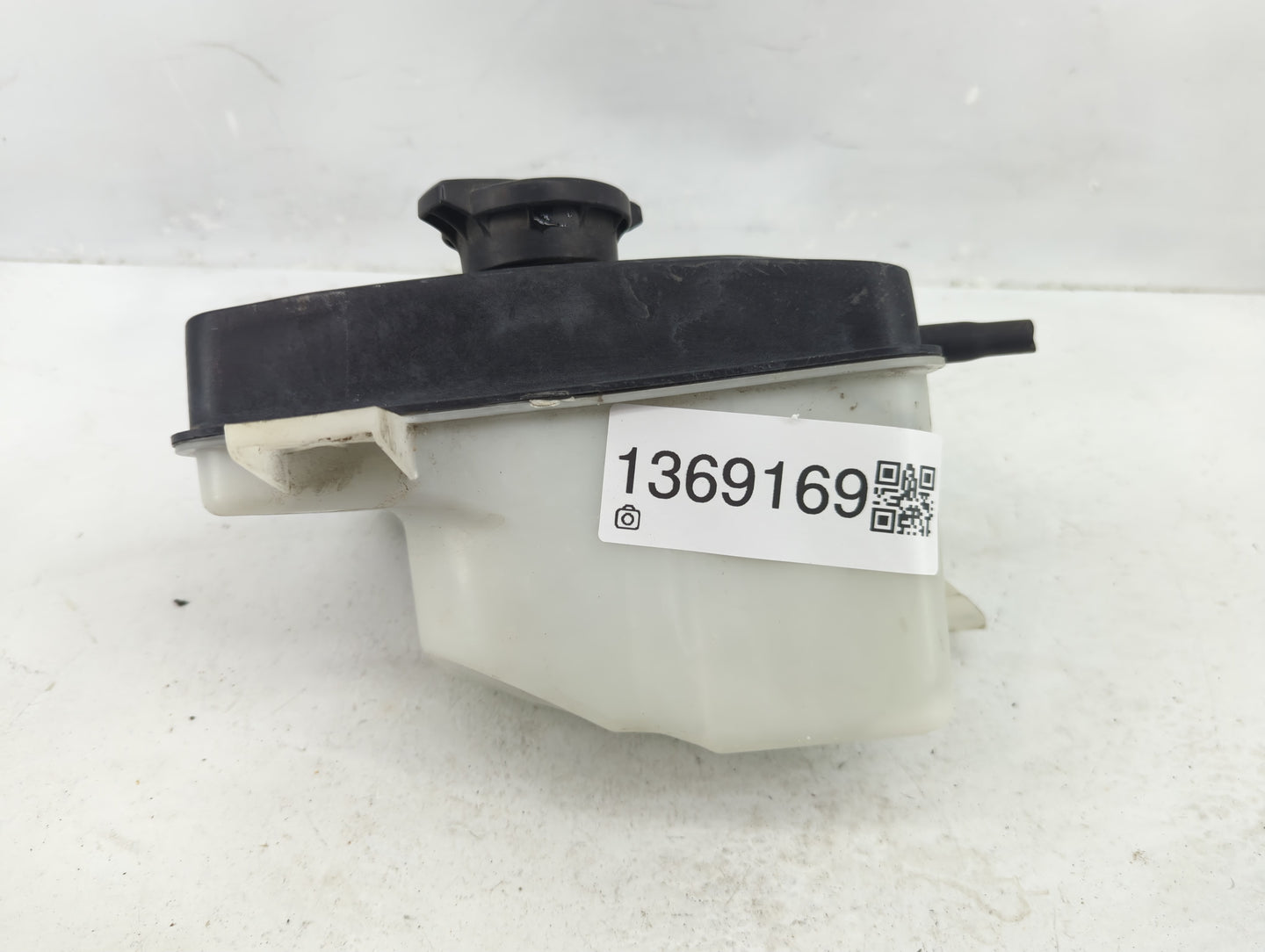 2015-2019 Hyundai Sonata Radiator Coolant Overflow Expansion Tank Bottle 1369169 - Oemusedautoparts1.com
