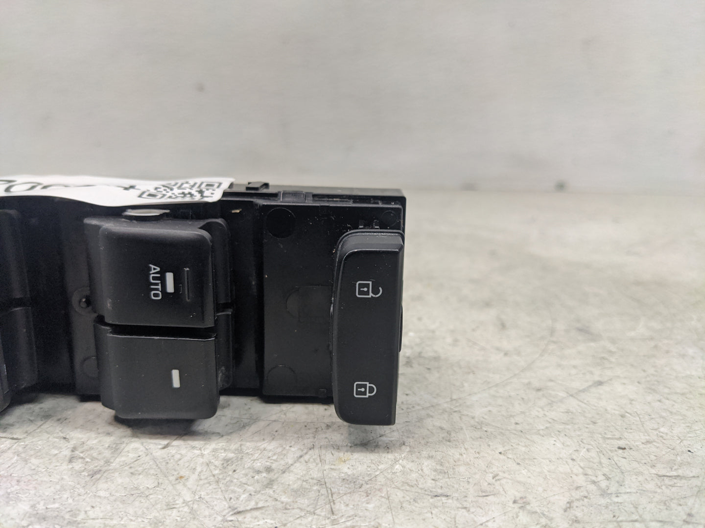 2015-2019 Hyundai Sonata Master Power Window Switch Replacement Driver Side Left P/N:93570-C1000 Fits OEM Used Auto Parts - 