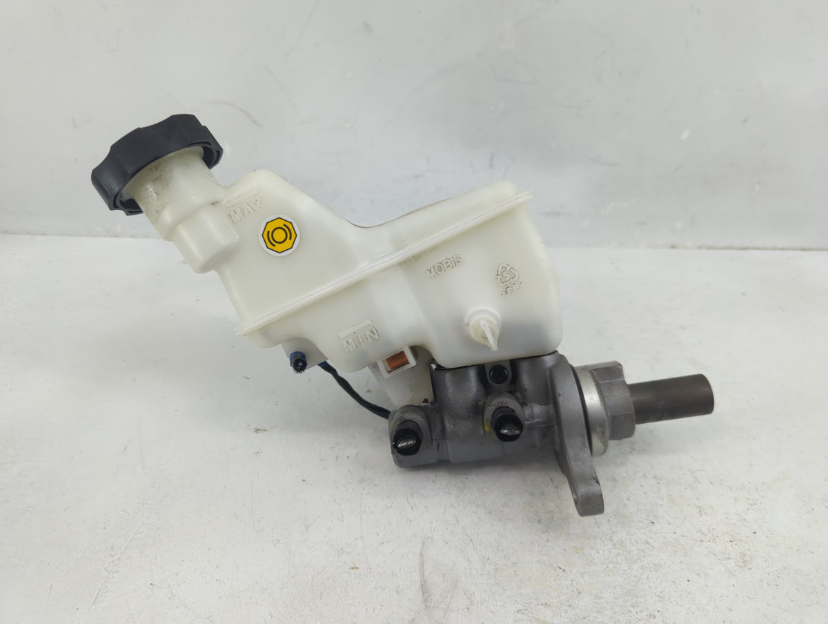 2015-2019 Hyundai Sonata Brake Master Cylinder 1375910 - Oemusedautoparts1.com