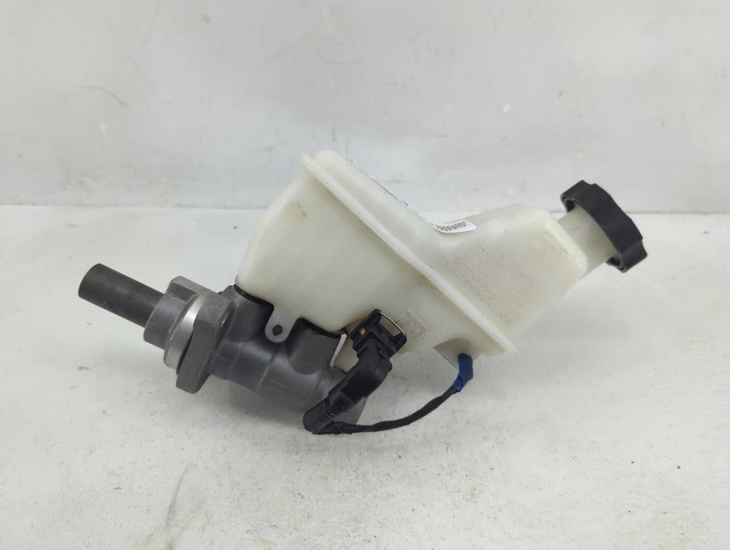 2015-2019 Hyundai Sonata Brake Master Cylinder 1375910 - Oemusedautoparts1.com