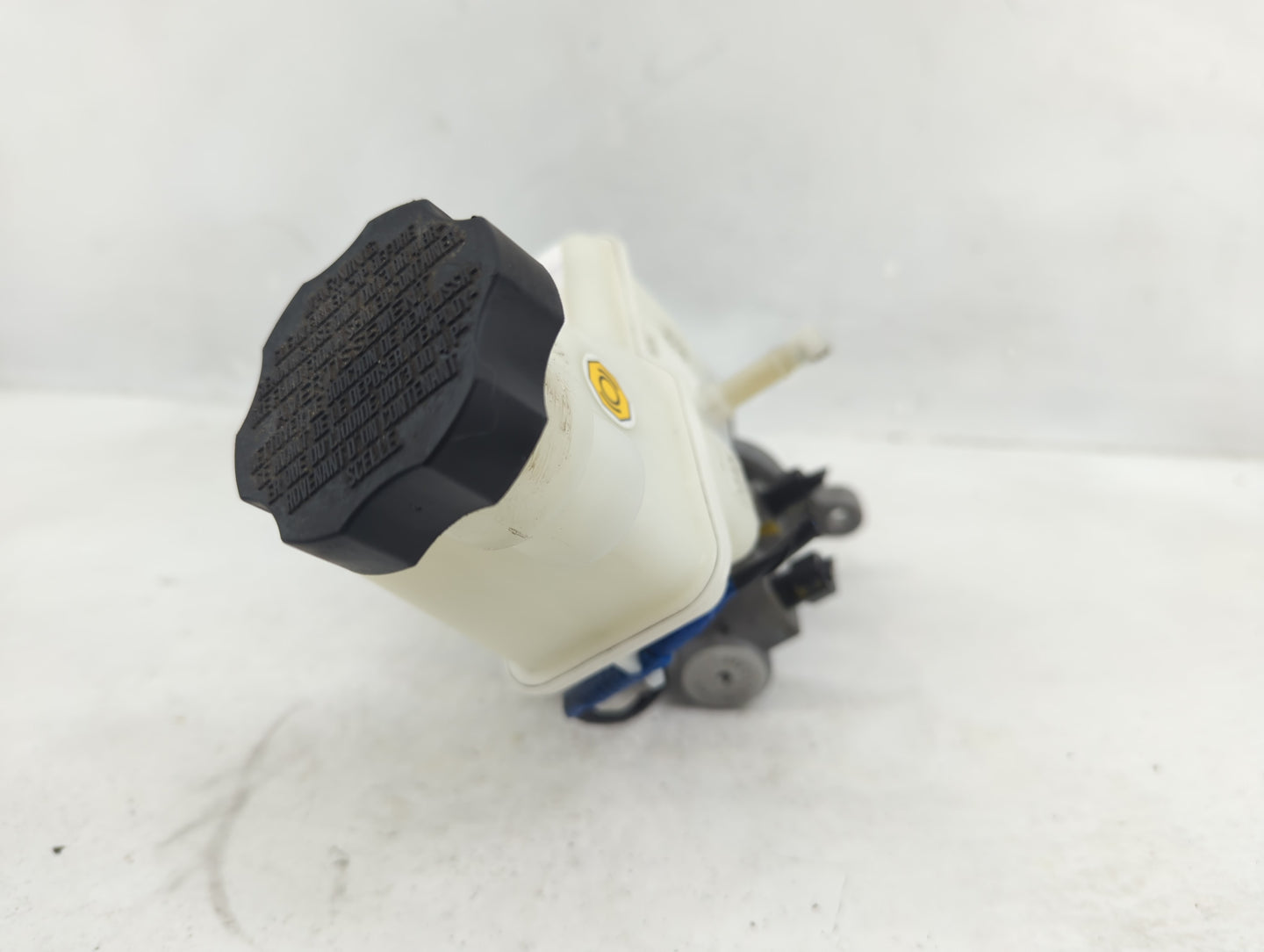 2015-2019 Hyundai Sonata Brake Master Cylinder 1375910 - Oemusedautoparts1.com