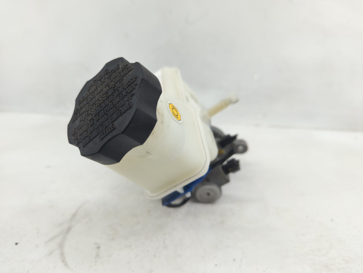2015-2019 Hyundai Sonata Brake Master Cylinder 1375910 - Oemusedautoparts1.com