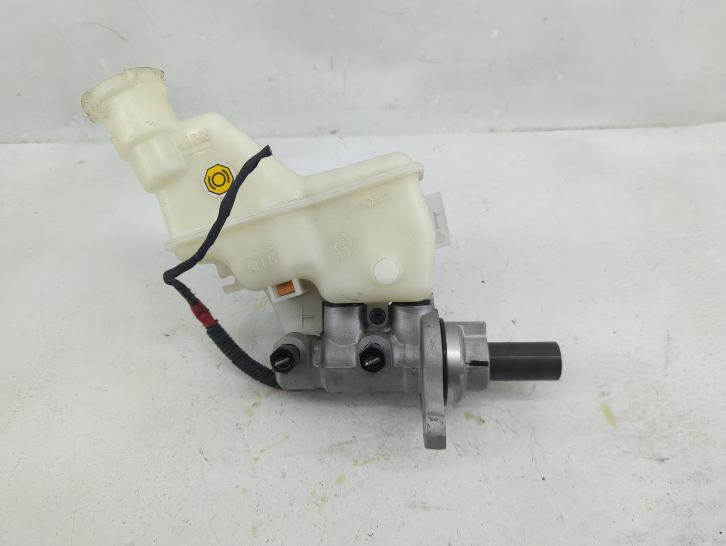 2015-2019 Hyundai Sonata Brake Master Cylinder 1376297 - Oemusedautoparts1.com
