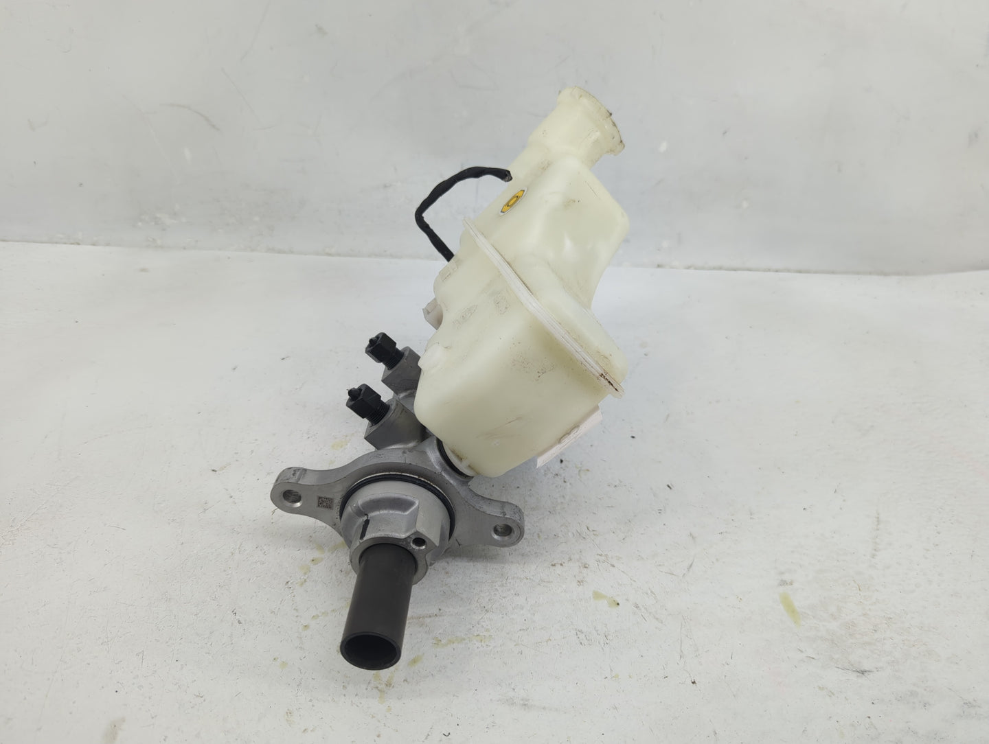 2015-2019 Hyundai Sonata Brake Master Cylinder 1376297 - Oemusedautoparts1.com