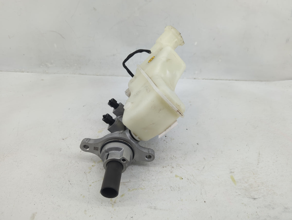 2015-2019 Hyundai Sonata Brake Master Cylinder 1376297 - Oemusedautoparts1.com