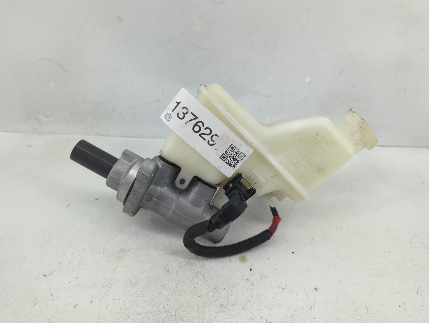 2015-2019 Hyundai Sonata Brake Master Cylinder 1376297 - Oemusedautoparts1.com
