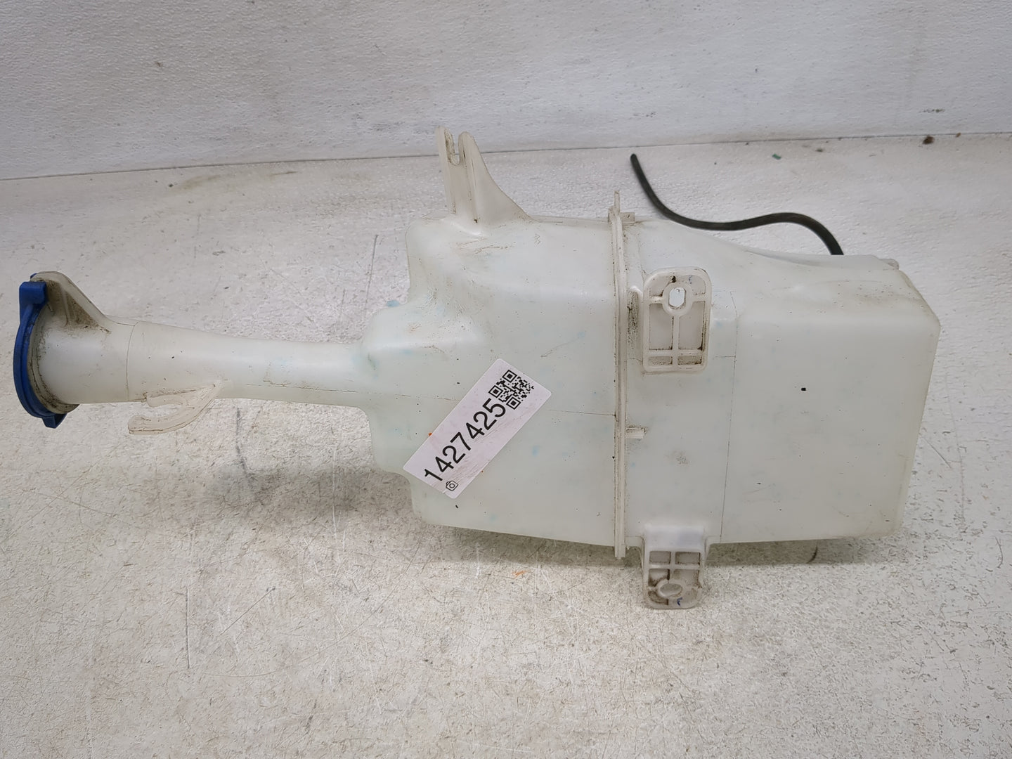 2015-2019 Hyundai Sonata Windshield Washer Fluid Reservoir Bottle Oem - Oemusedautoparts1.com