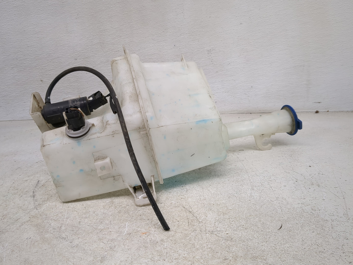 2015-2019 Hyundai Sonata Windshield Washer Fluid Reservoir Bottle Oem - Oemusedautoparts1.com