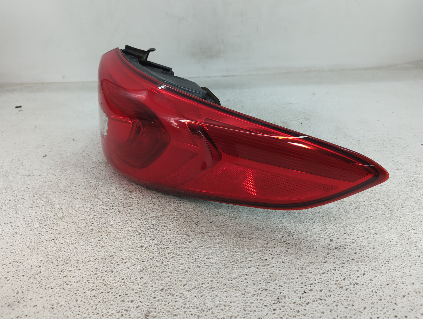 2015-2017 Hyundai Sonata Tail Light Assembly Passenger Right OEM P/N:92402-C2000 Fits Fits 2015 2016 2017 OEM Used Auto Part