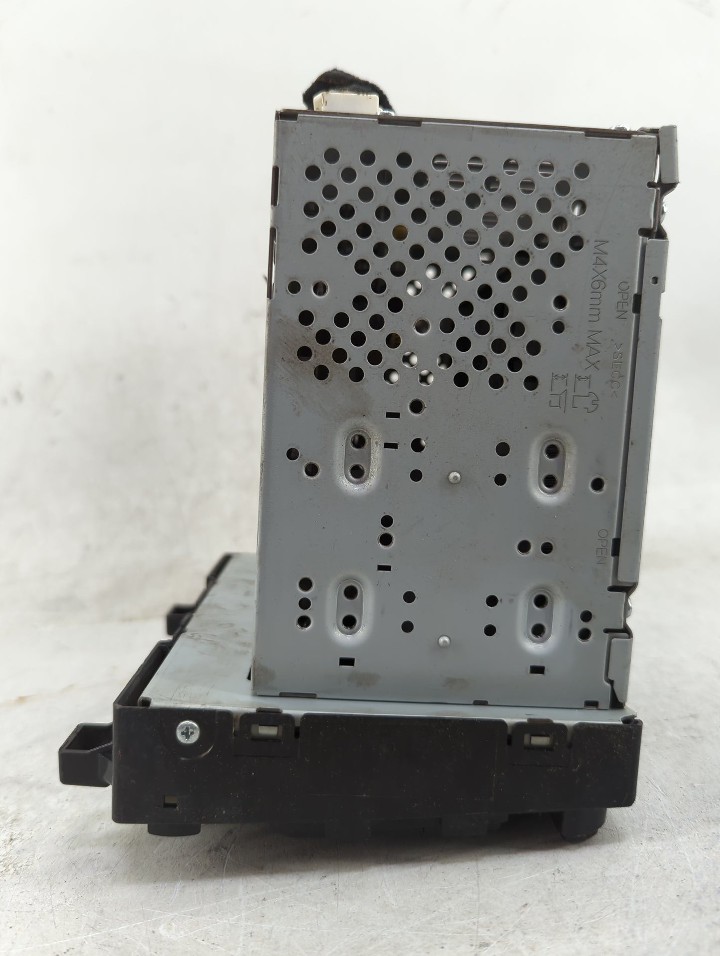 2015 Hyundai Sonata Radio AM FM Cd Player Receiver Replacement P/N:96180-C20504X A5HEC00200A Fits OEM Used Auto Parts - Oemu