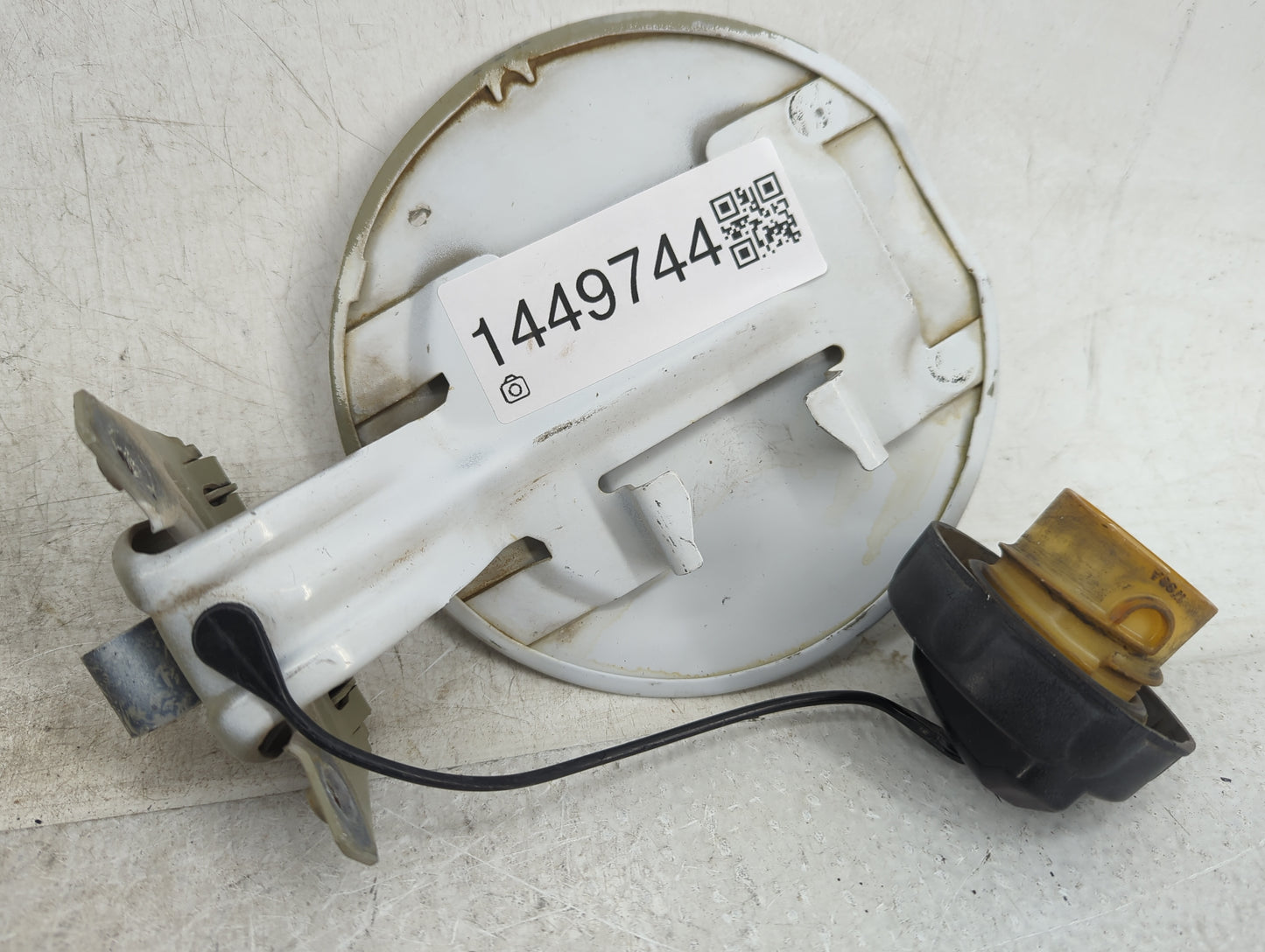 2015 Hyundai Sonata Fuel Tank Door Lid Gas Tank White - Oemusedautoparts1.com
