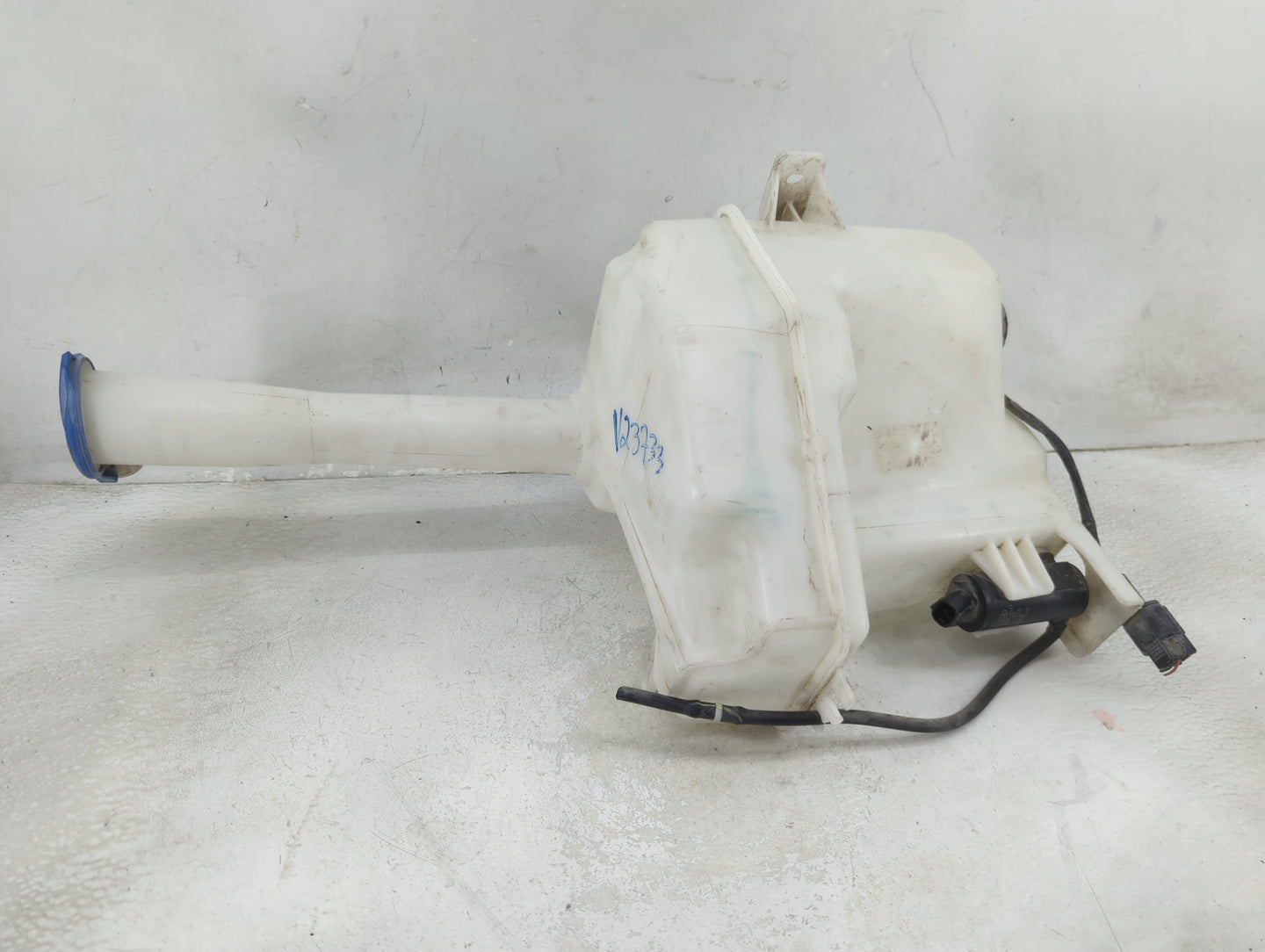 2015-2019 Hyundai Sonata Windshield Washer Fluid Reservoir Bottle Oem 1465757 - Oemusedautoparts1.com