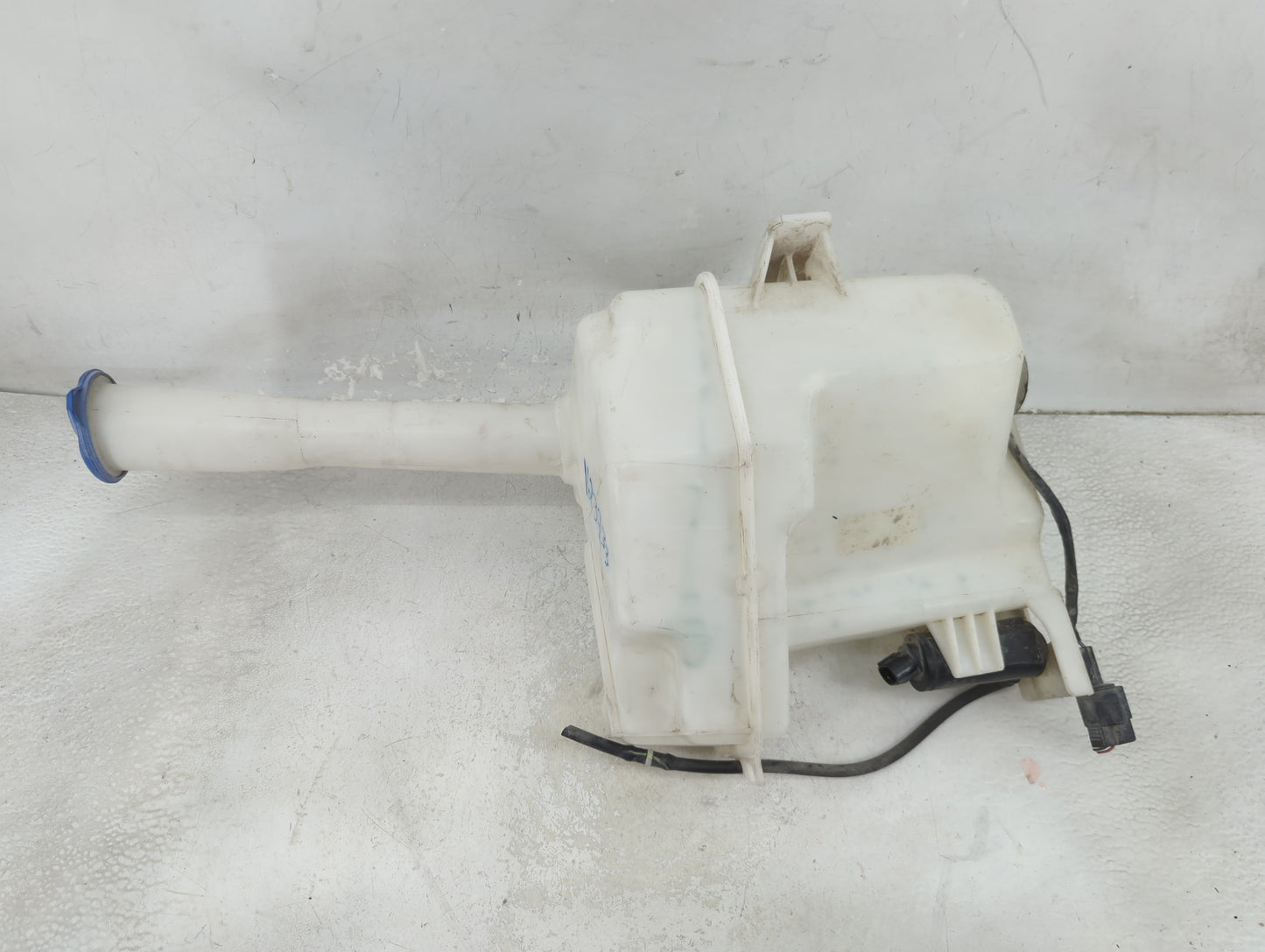 2015-2019 Hyundai Sonata Windshield Washer Fluid Reservoir Bottle Oem 1465757 - Oemusedautoparts1.com
