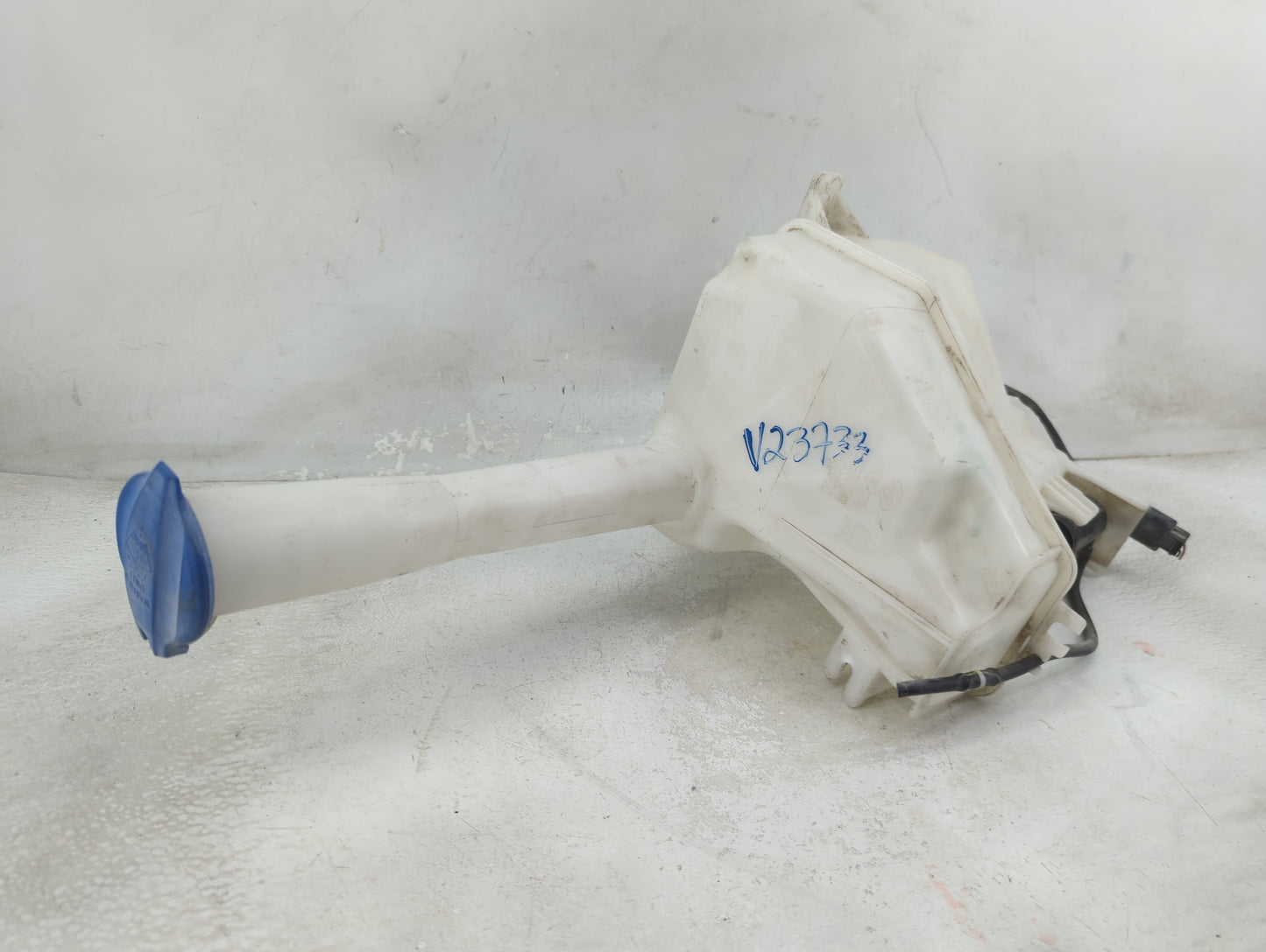 2015-2019 Hyundai Sonata Windshield Washer Fluid Reservoir Bottle Oem 1465757 - Oemusedautoparts1.com