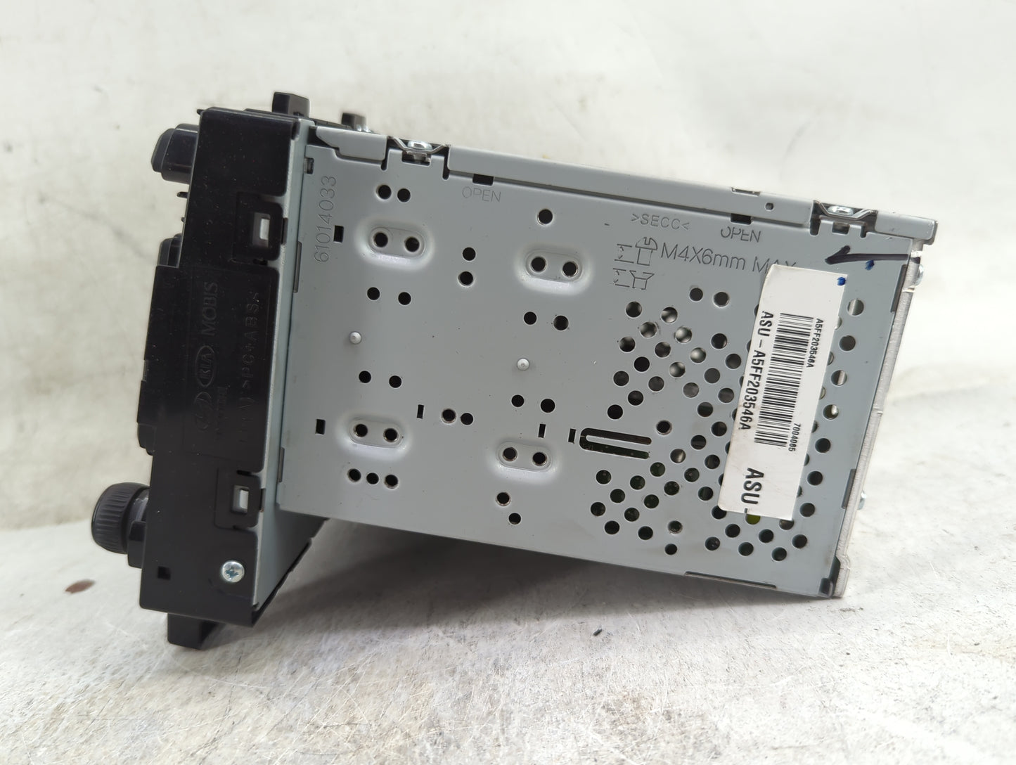 2015 Hyundai Sonata Radio AM FM Cd Player Receiver Replacement P/N:96170C20004X 96170-C20004X Fits OEM Used Auto Parts - Oem
