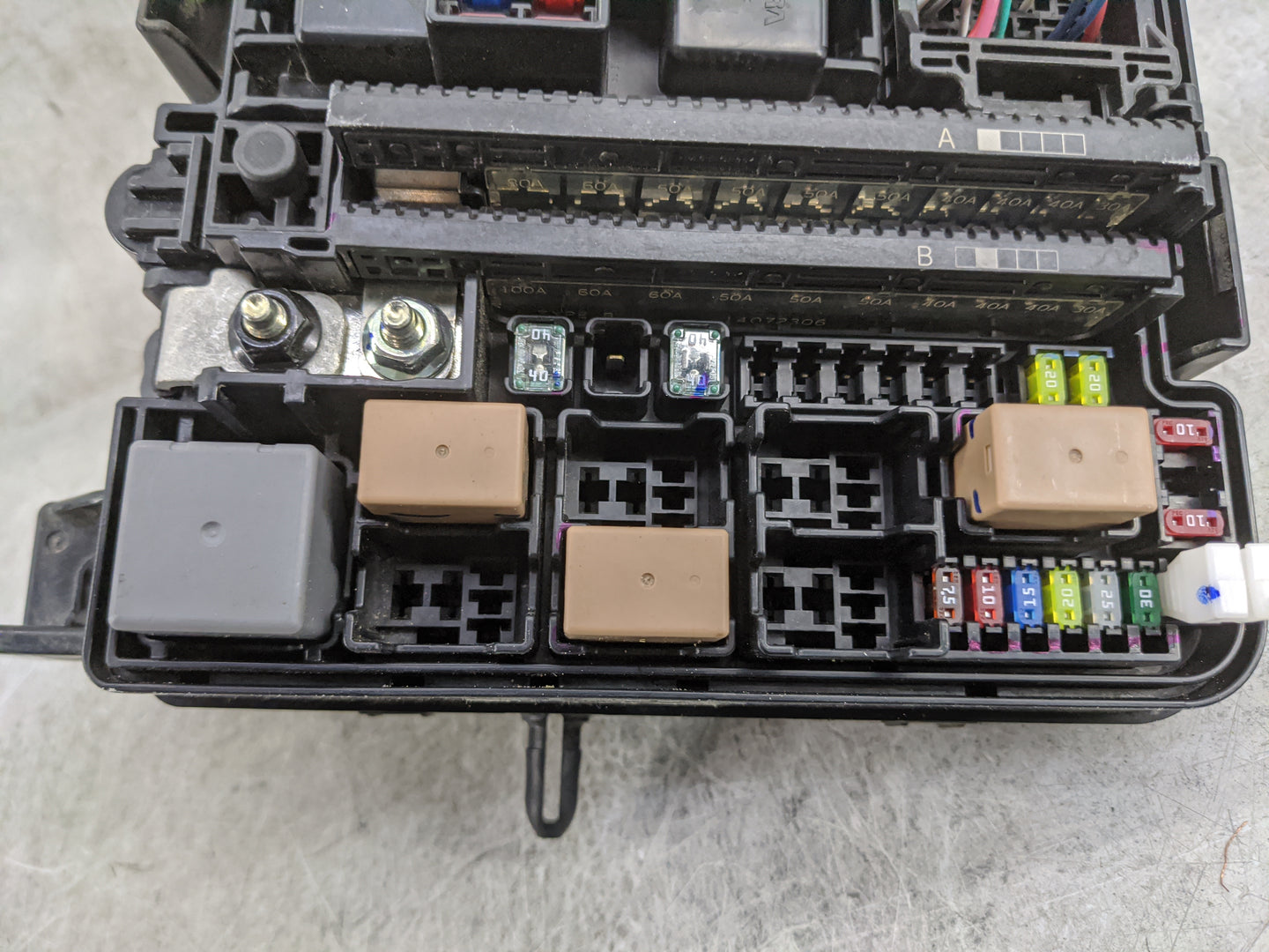 2015 Hyundai Sonata Fusebox Fuse Box Panel Relay Module P/N:VS91200C2020LA 91950-C2020 Fits OEM Used Auto Parts - Oemusedaut