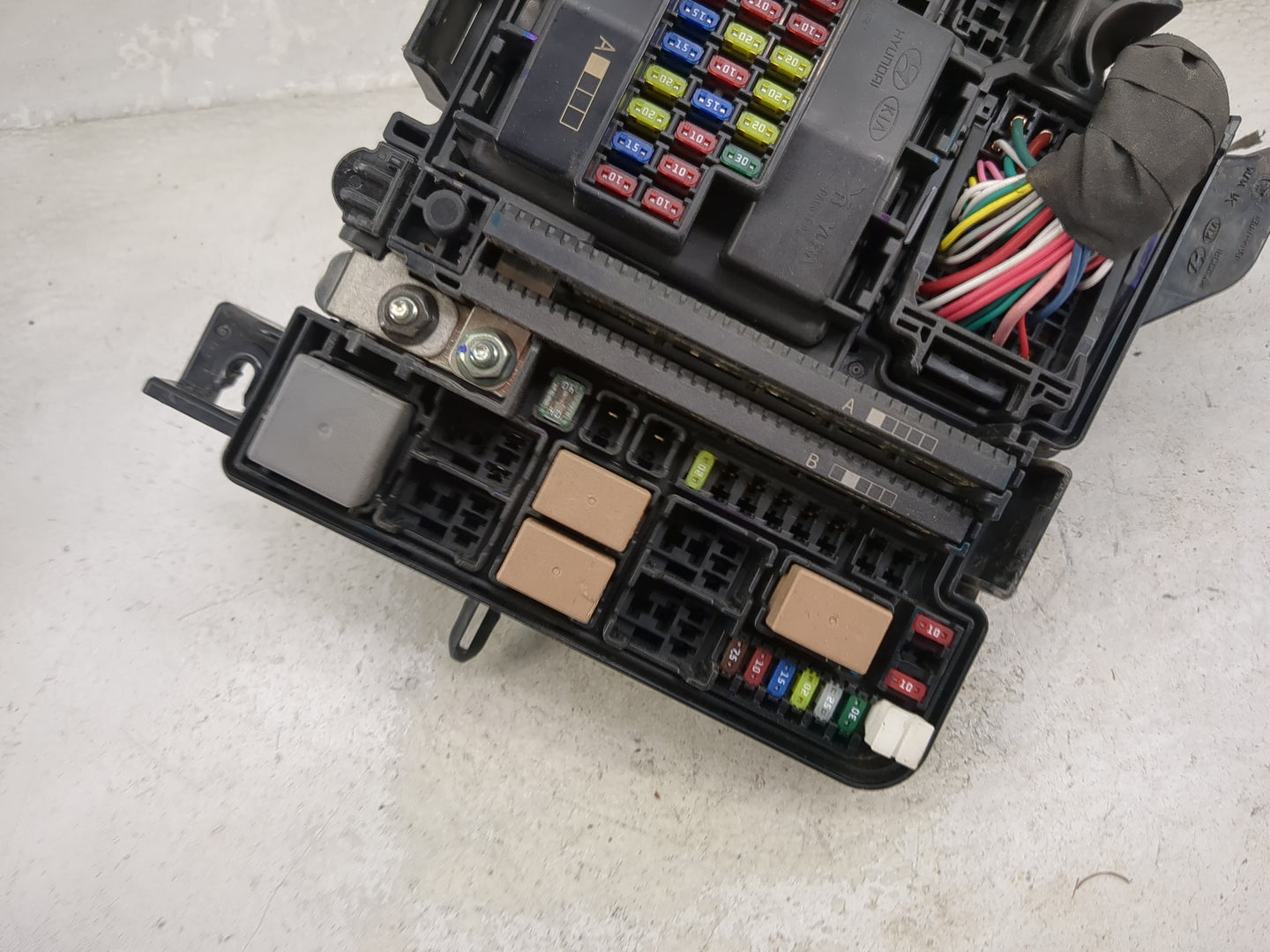 2015 Hyundai Sonata Fusebox Fuse Box Panel Relay Module P/N:6423-0102-7-000 Fits OEM Used Auto Parts - Oemusedautoparts1.com