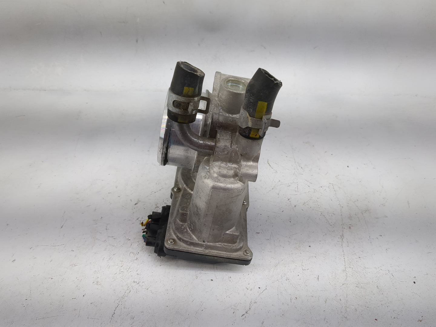 2015-2019 Hyundai Sonata Throttle Body P/N:35100-2B340 Fits Fits 2015 2016 2017 2018 2019 2020 2021 2022 OEM Used Auto Parts