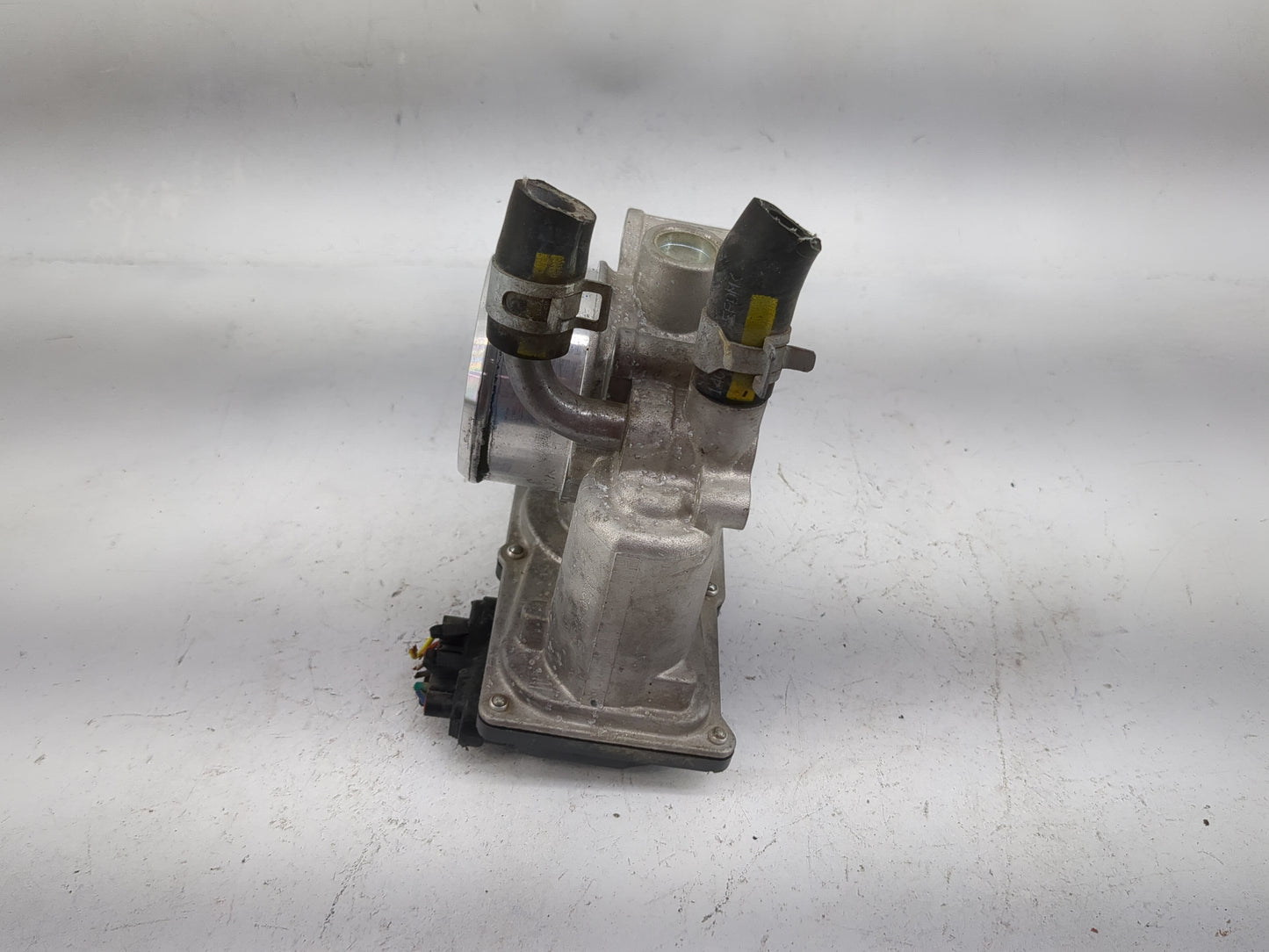 2015-2019 Hyundai Sonata Throttle Body P/N:35100-2B340 Fits Fits 2015 2016 2017 2018 2019 2020 2021 2022 OEM Used Auto Parts