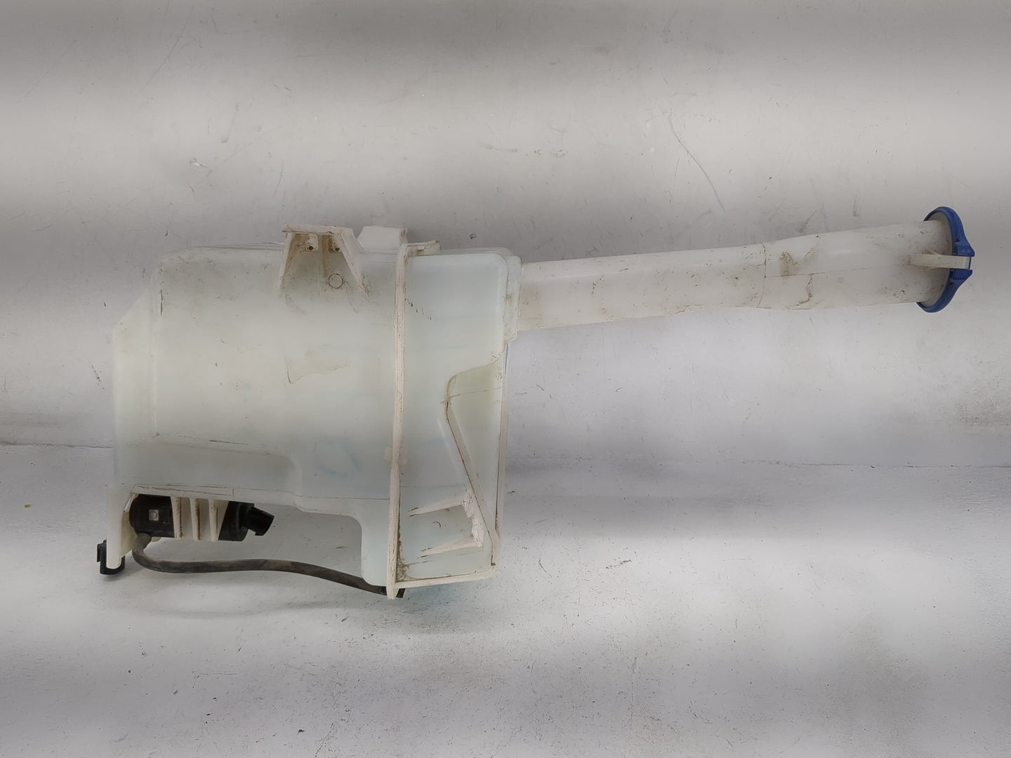 2015-2019 Hyundai Sonata Windshield Washer Fluid Reservoir Bottle Oem 1478822 - Oemusedautoparts1.com