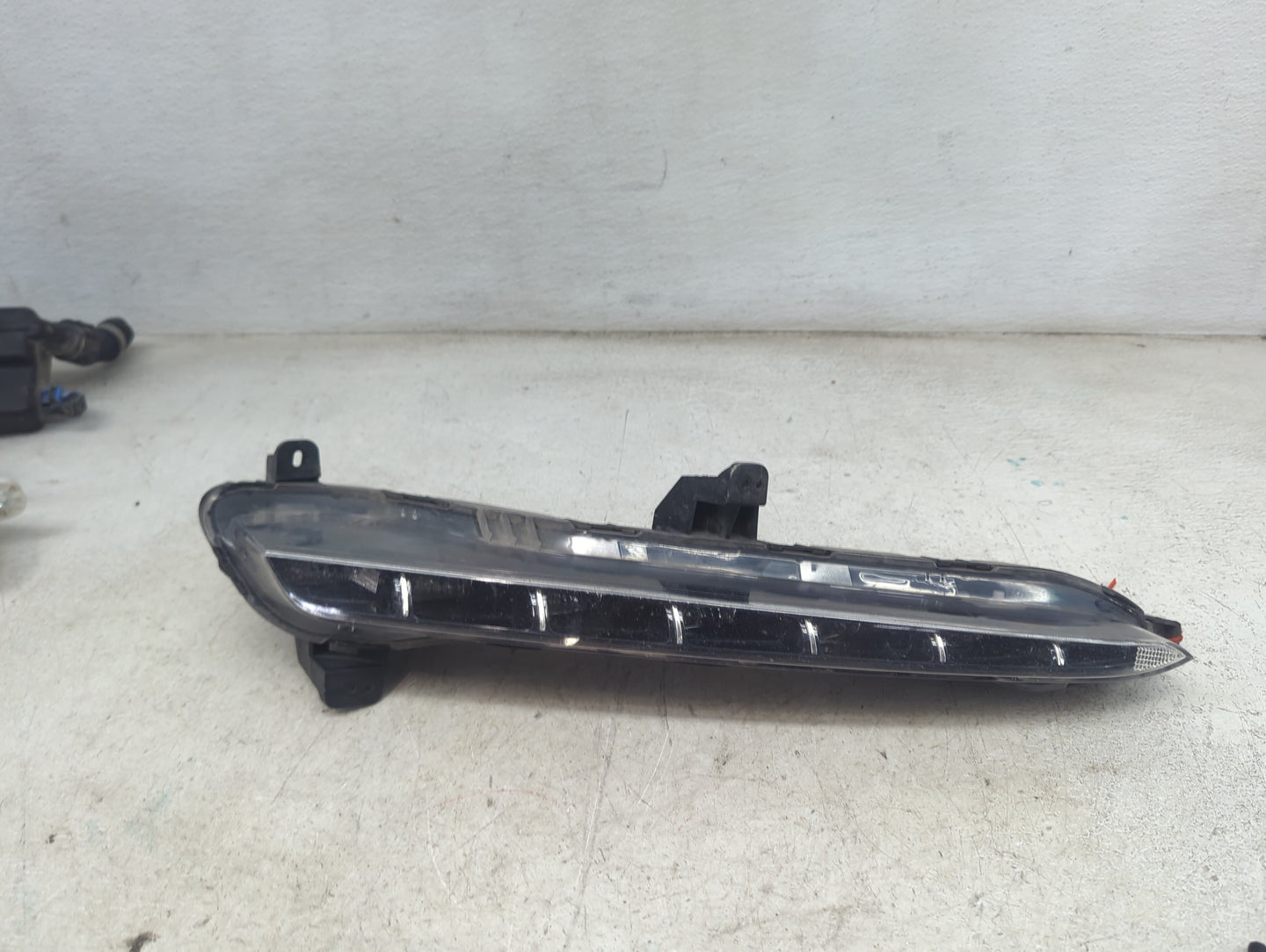 2015 Hyundai Sonata Passenger Right Oem Front Light Lamp Black - Oemusedautoparts1.com