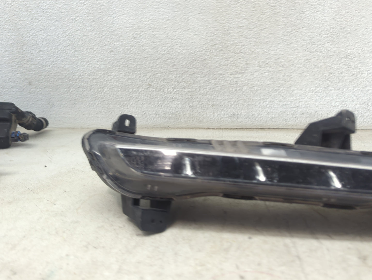 2015 Hyundai Sonata Passenger Right Oem Front Light Lamp Black - Oemusedautoparts1.com