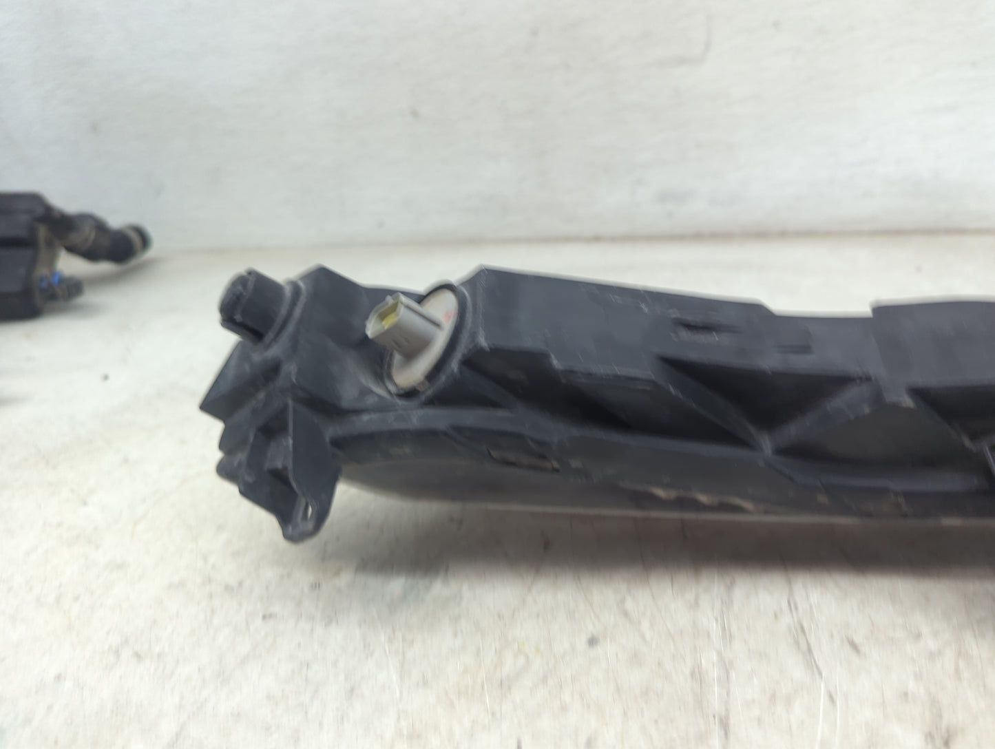 2015 Hyundai Sonata Passenger Right Oem Front Light Lamp Black - Oemusedautoparts1.com