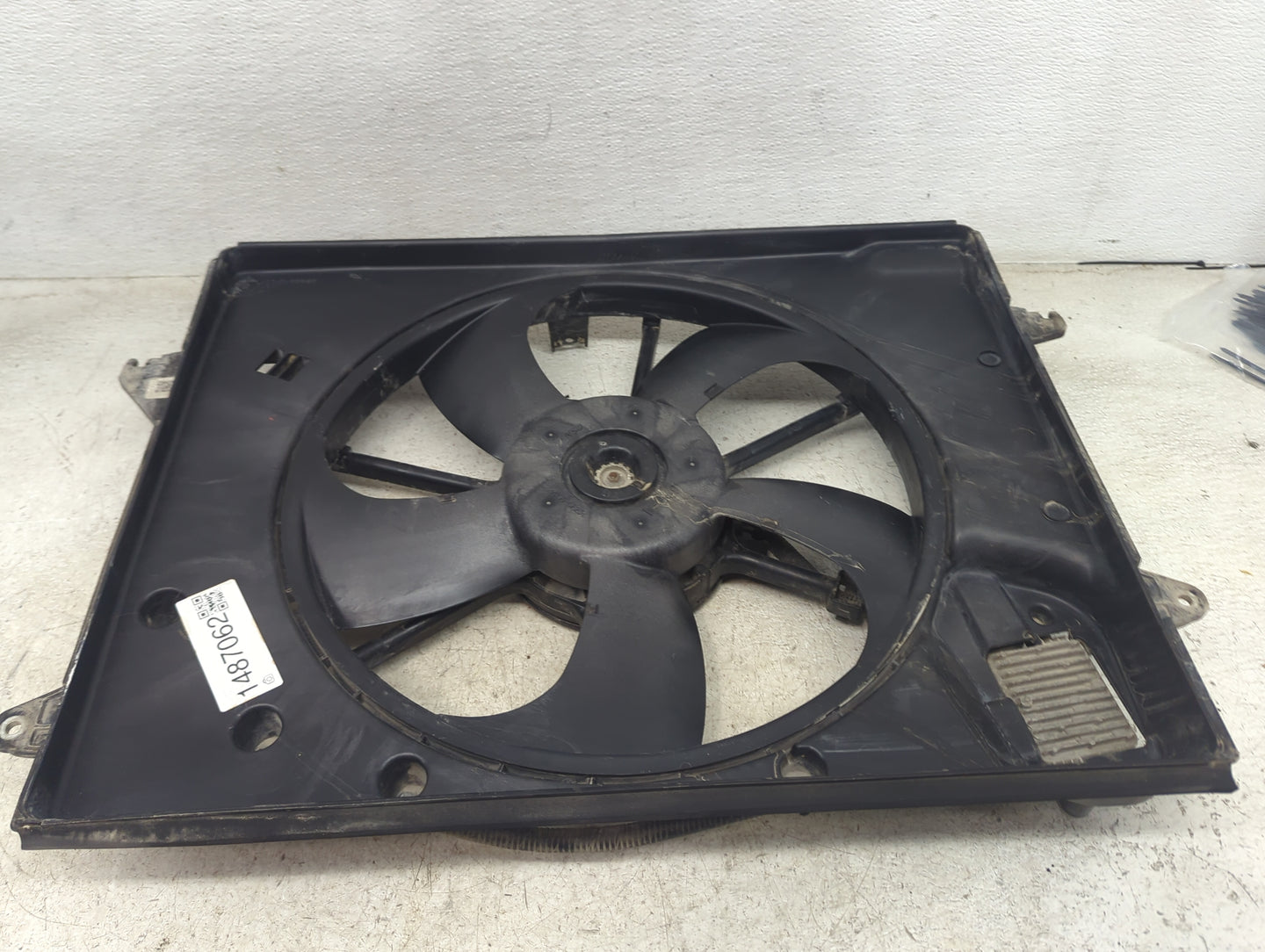 2015-2017 Hyundai Sonata Electric Radiator Cooling Fan Motor Assembly P/N:AA422750-9231 Fits Fits 2015 2016 2017 OEM Used Au