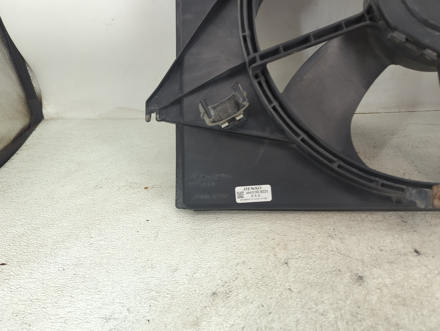 2015-2017 Hyundai Sonata Electric Radiator Cooling Fan Motor Assembly P/N:AA272750-9231 Fits Fits 2015 2016 2017 OEM Used Au