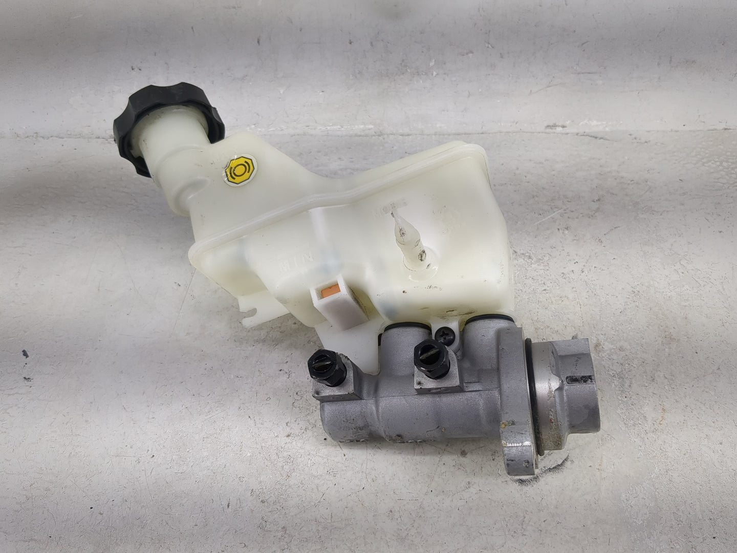 2015-2019 Hyundai Sonata Brake Master Cylinder 1490953 - Oemusedautoparts1.com