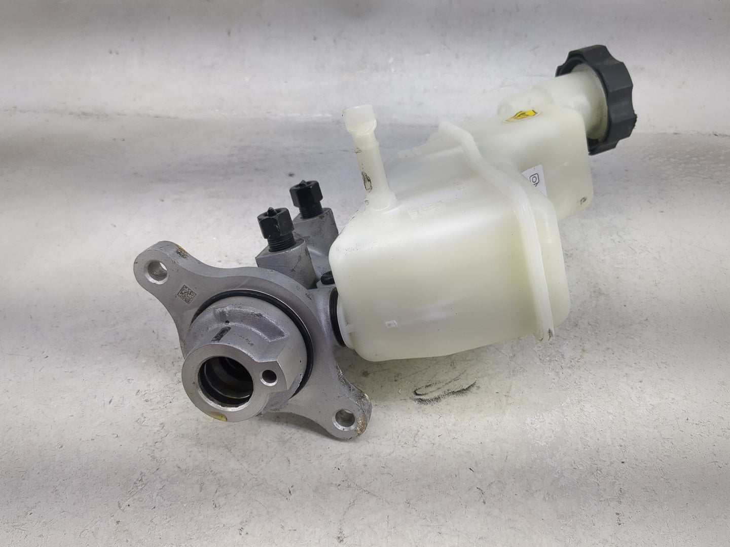 2015-2019 Hyundai Sonata Brake Master Cylinder 1490953 - Oemusedautoparts1.com