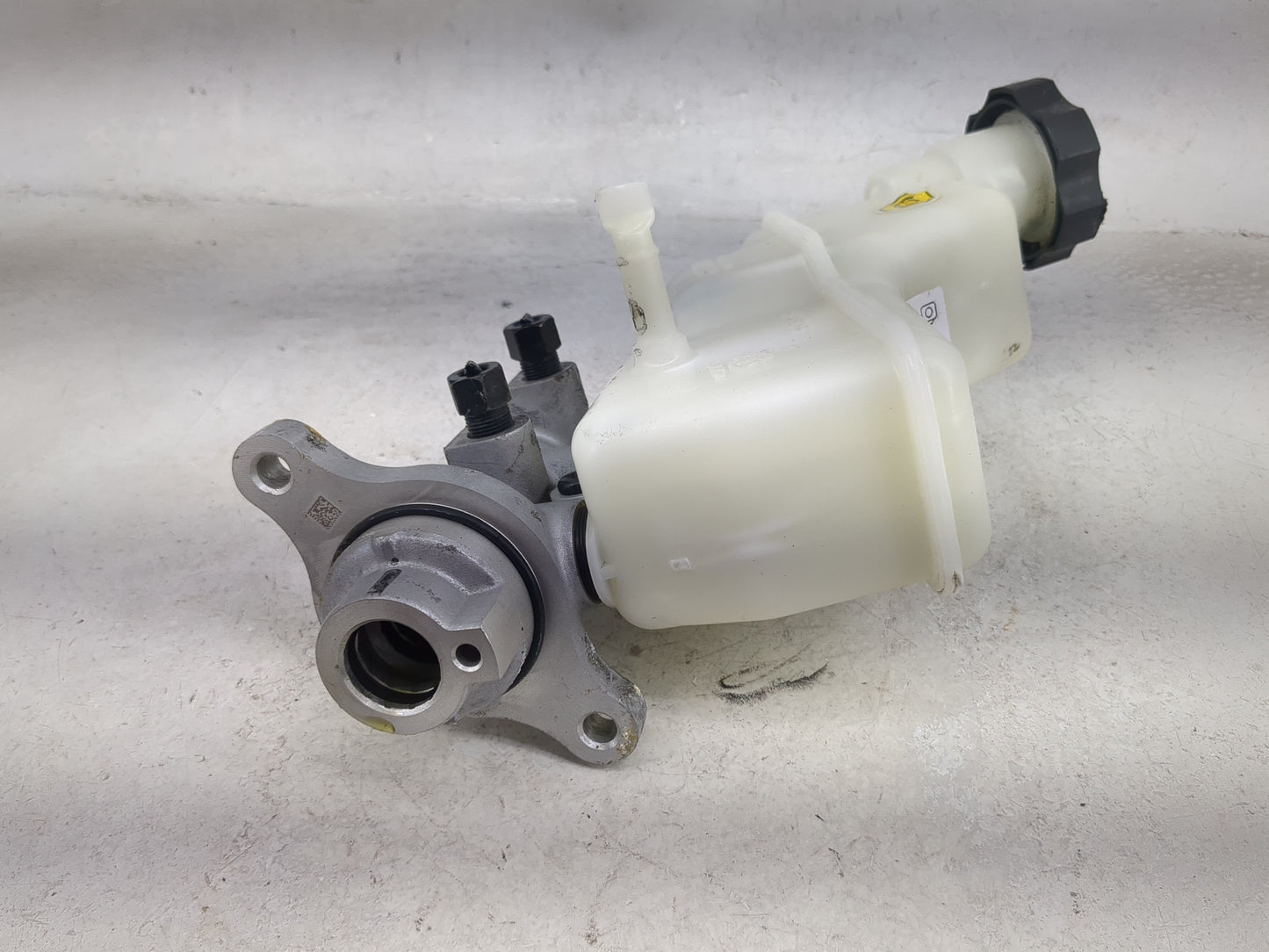 2015-2019 Hyundai Sonata Brake Master Cylinder 1490953 - Oemusedautoparts1.com
