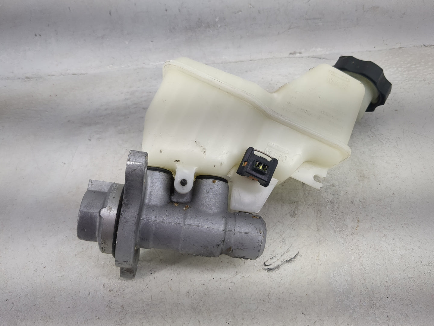 2015-2019 Hyundai Sonata Brake Master Cylinder 1490953 - Oemusedautoparts1.com