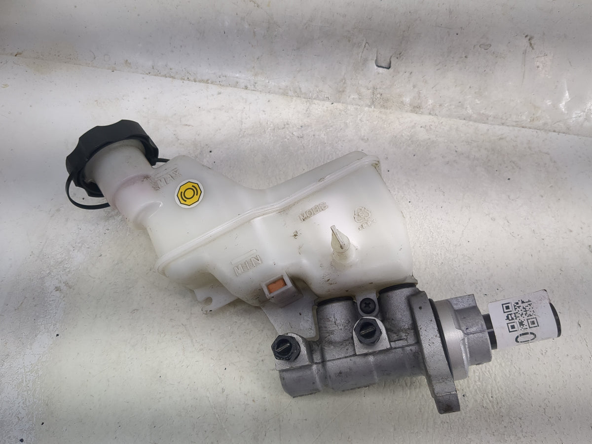 2015-2019 Hyundai Sonata Brake Master Cylinder 1497760 - Oemusedautoparts1.com