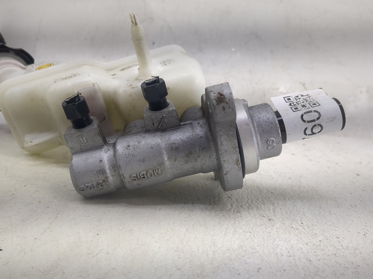 2015-2019 Hyundai Sonata Brake Master Cylinder 1497760 - Oemusedautoparts1.com