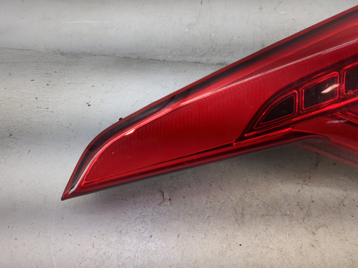 2015 Hyundai Sonata Passenger Right Side Deck Lid Mounted Tail Light 1512598 - Oemusedautoparts1.com