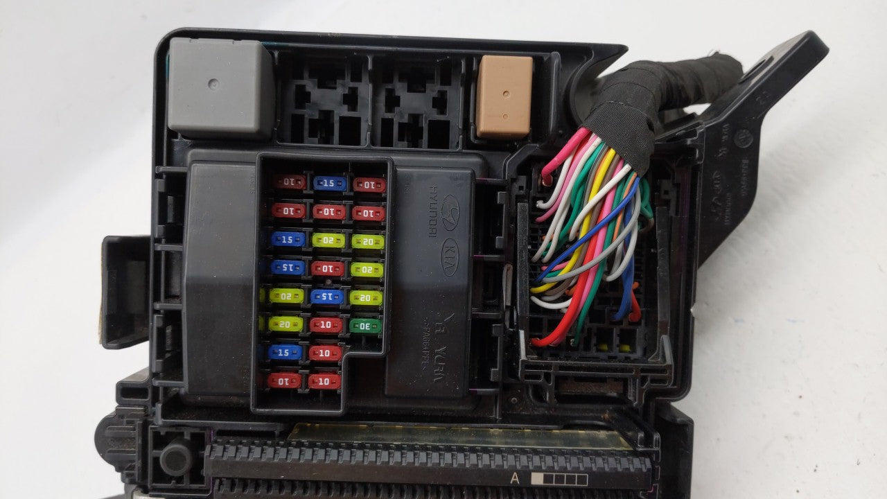 2015 Hyundai Sonata Fusebox Fuse Box Panel Relay Module P/N:91200C2010LA 6423-0102-7-000 Fits OEM Used Auto Parts - Oemuseda
