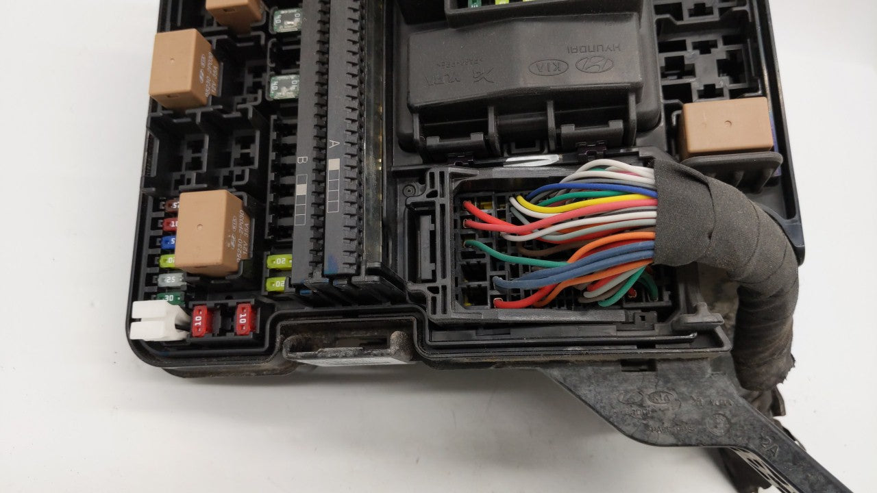 2015 Hyundai Sonata Fusebox Fuse Box Panel Relay Module P/N:91200C2010LA 6423-0102-7-000 Fits OEM Used Auto Parts - Oemuseda