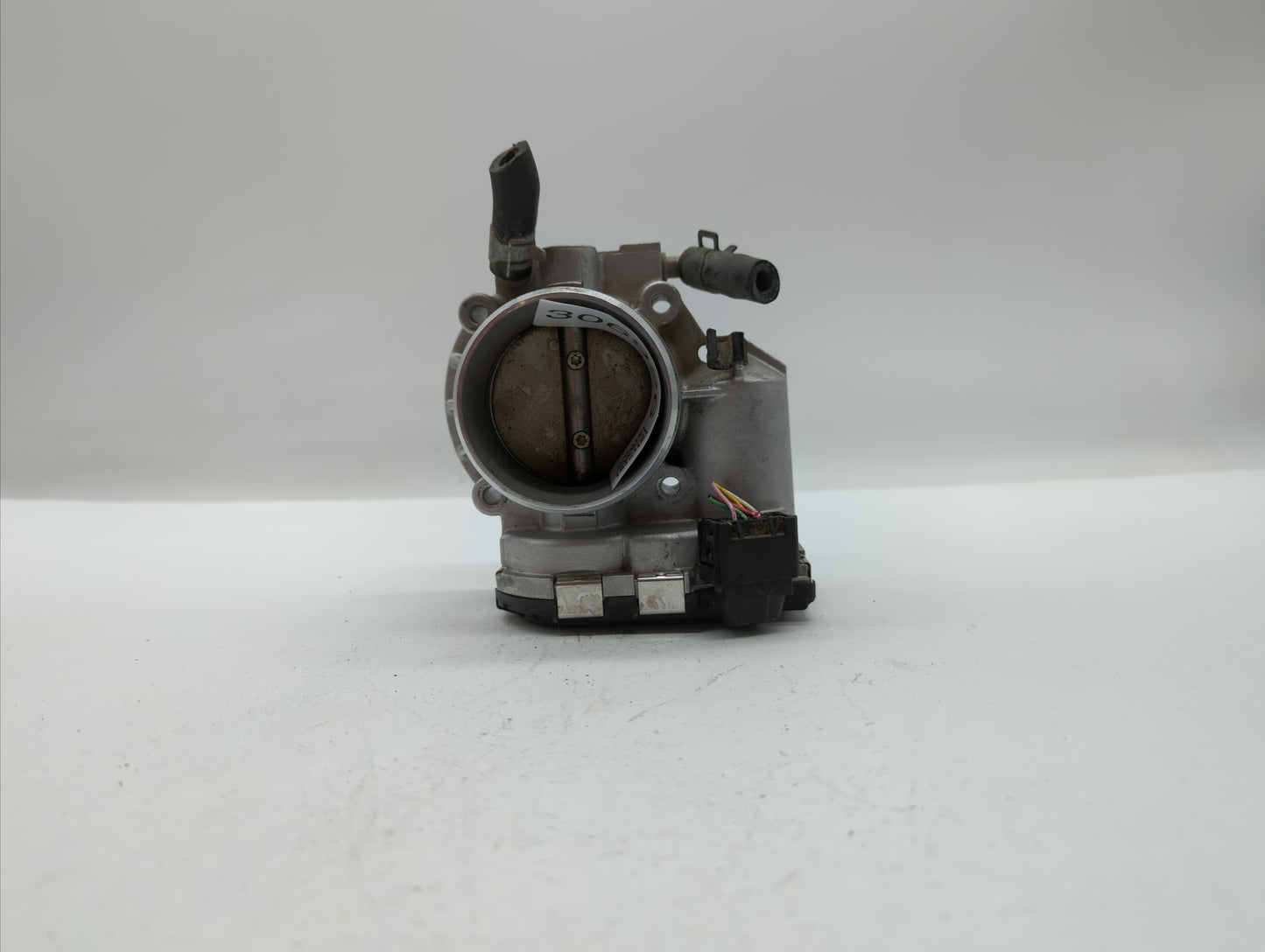 2011-2015 Hyundai Sonata Throttle Body P/N:35100-2G800 Fits Fits 2011 2012 2013 2014 2015 2016 OEM Used Auto Parts - Oemused