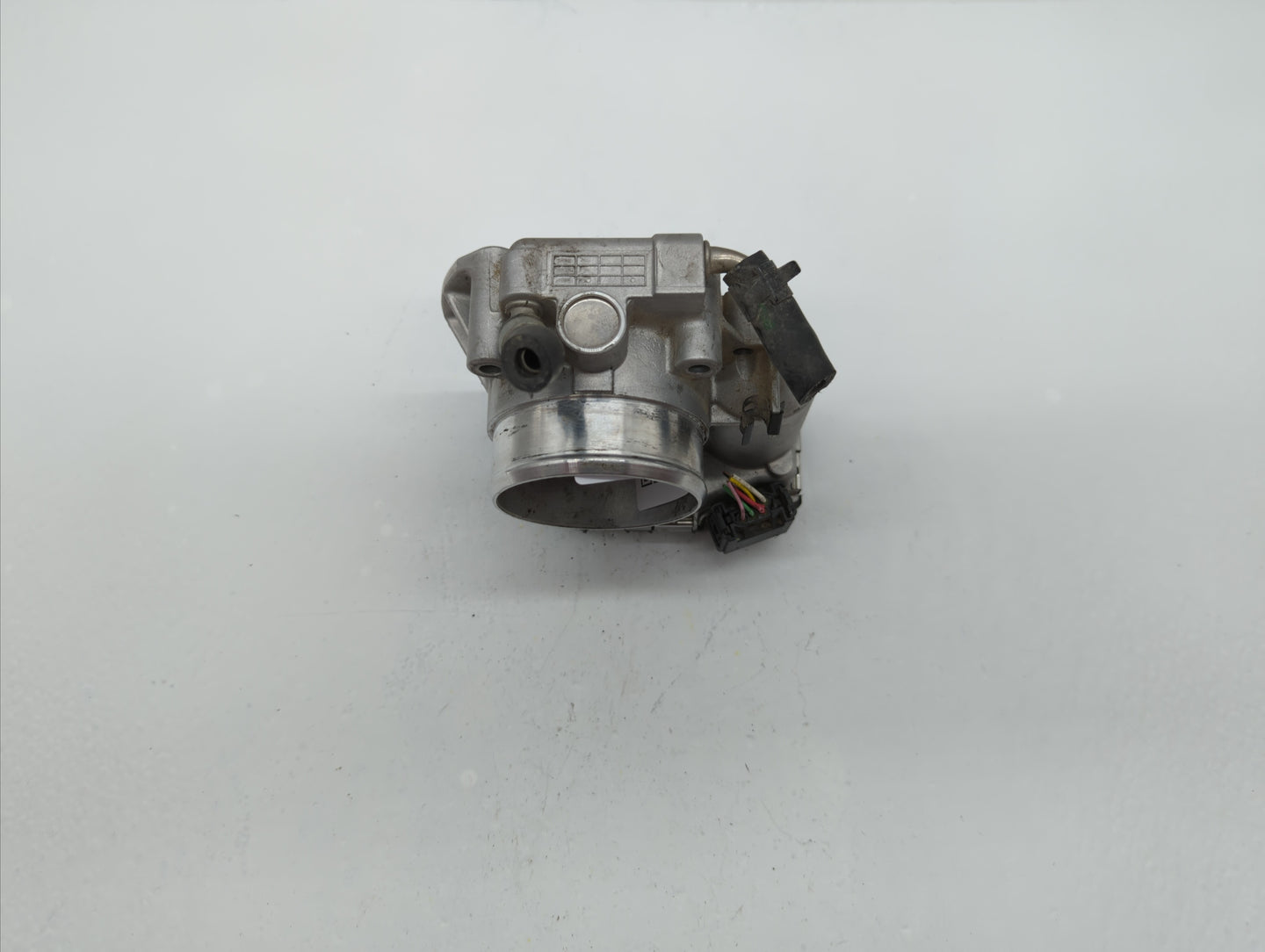 2011-2015 Hyundai Sonata Throttle Body P/N:35100-2G800 Fits Fits 2011 2012 2013 2014 2015 2016 OEM Used Auto Parts - Oemused