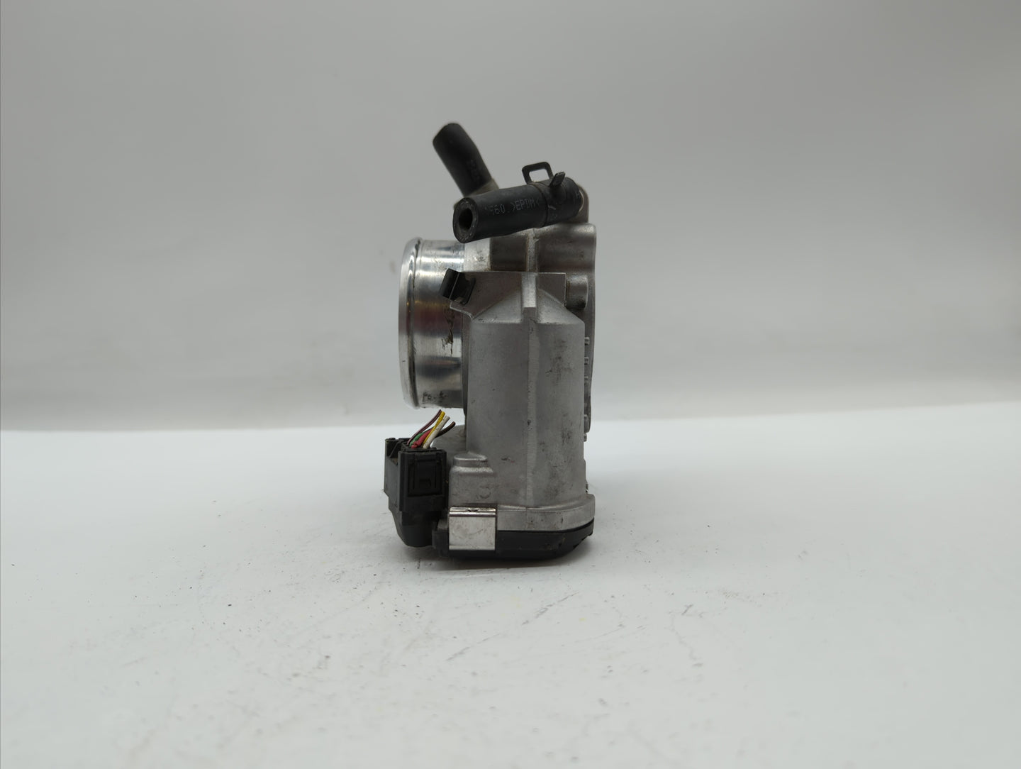 2011-2015 Hyundai Sonata Throttle Body P/N:35100-2G800 Fits Fits 2011 2012 2013 2014 2015 2016 OEM Used Auto Parts - Oemused