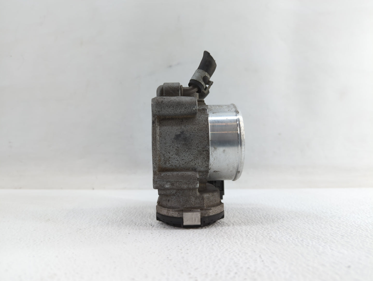 2015-2019 Hyundai Sonata Throttle Body P/N:35100-2G600 Fits Fits 2015 2016 2017 2018 2019 OEM Used Auto Parts - Oemusedautop