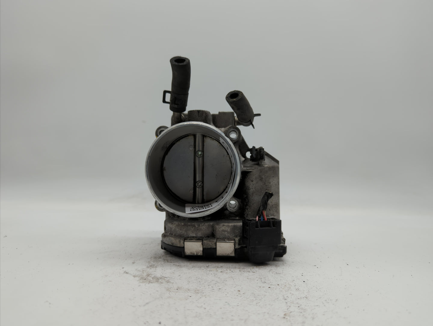 2011-2014 Hyundai Sonata Throttle Body P/N:35100-2G700 Fits Fits 2011 2012 2013 2014 2015 2016 OEM Used Auto Parts - Oemused
